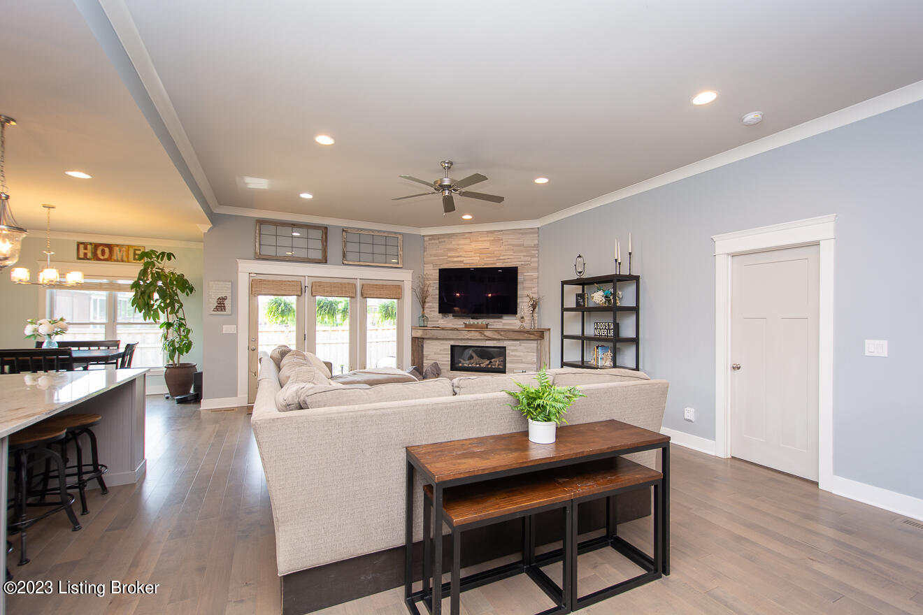 930 Willow Pointe Dr