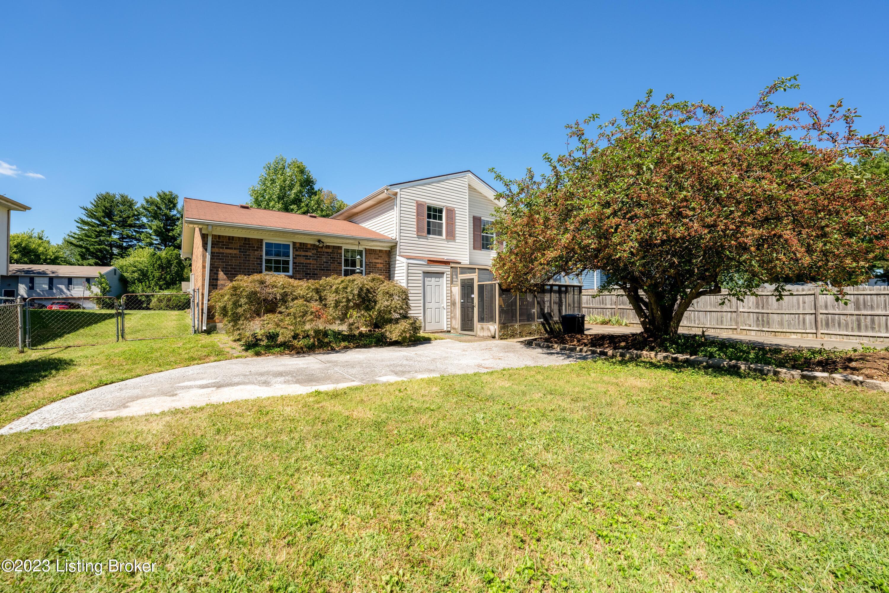 3812 Riveroaks Ln
