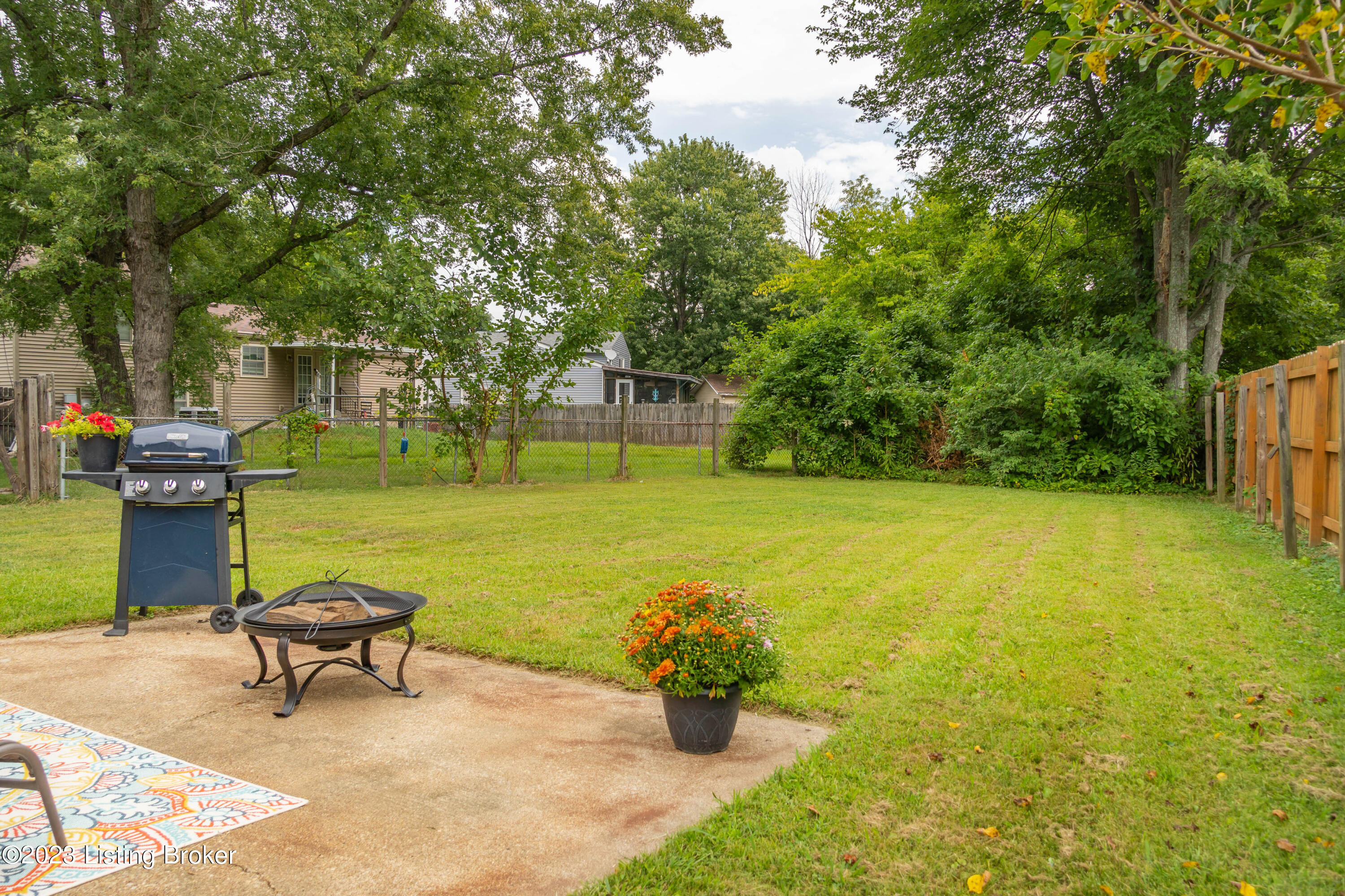 8615 Montrie Ct