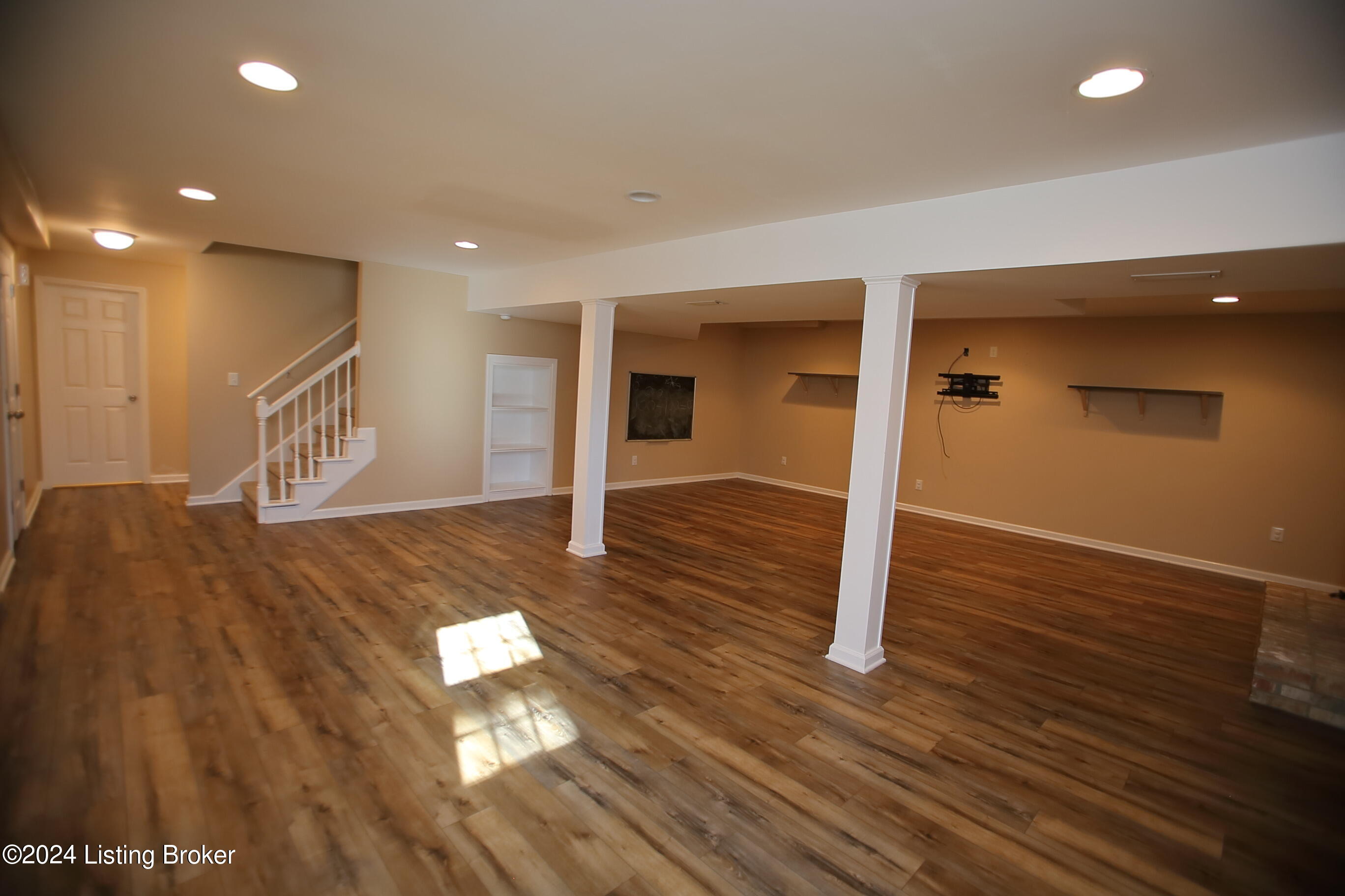 7415 Cambridge Dr