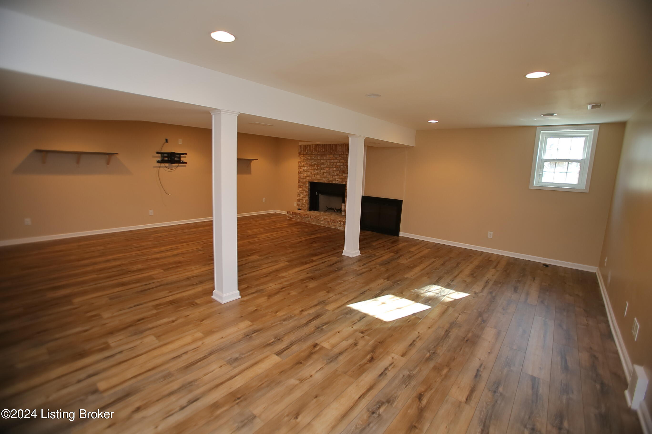7415 Cambridge Dr