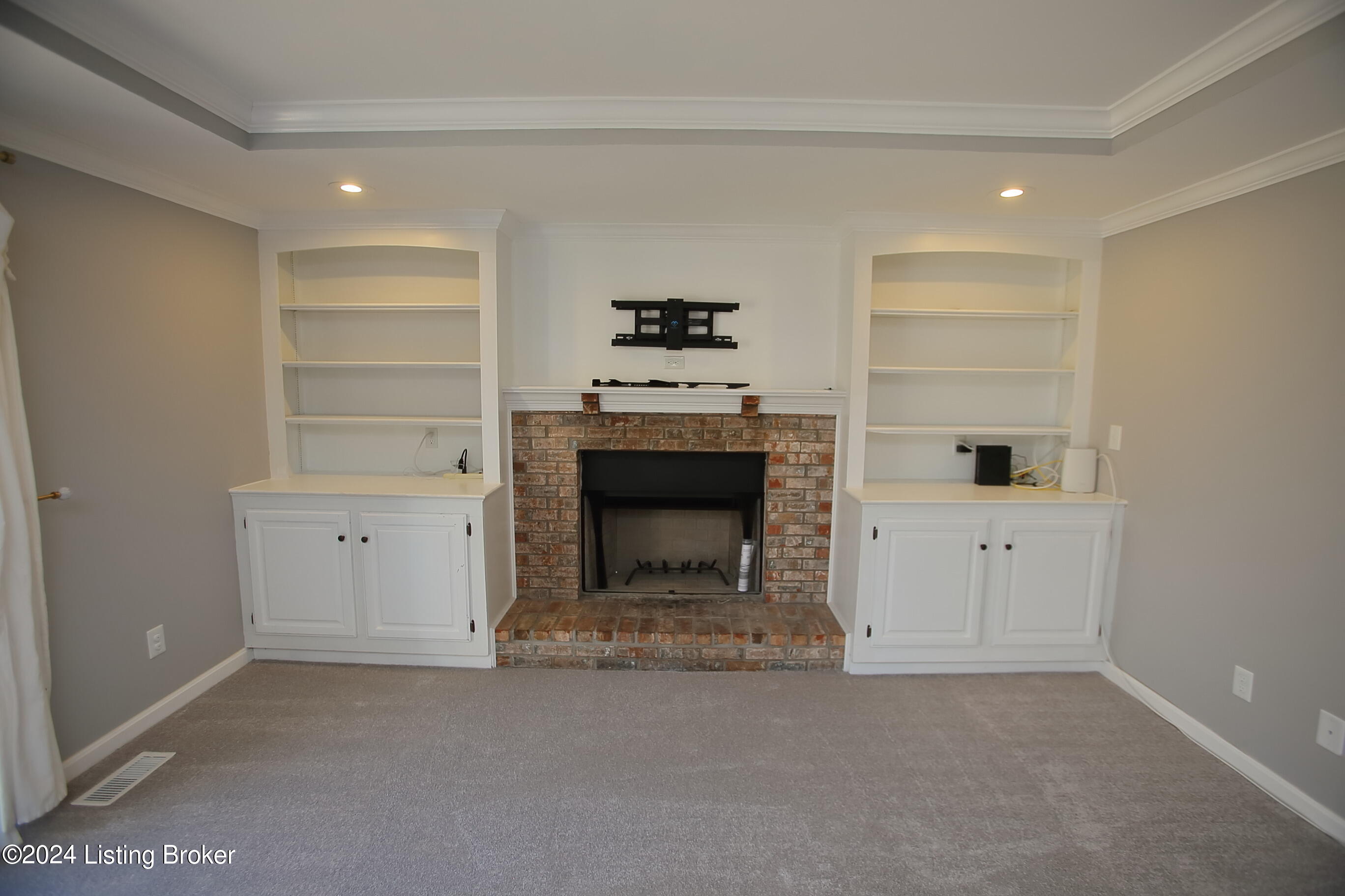 7415 Cambridge Dr