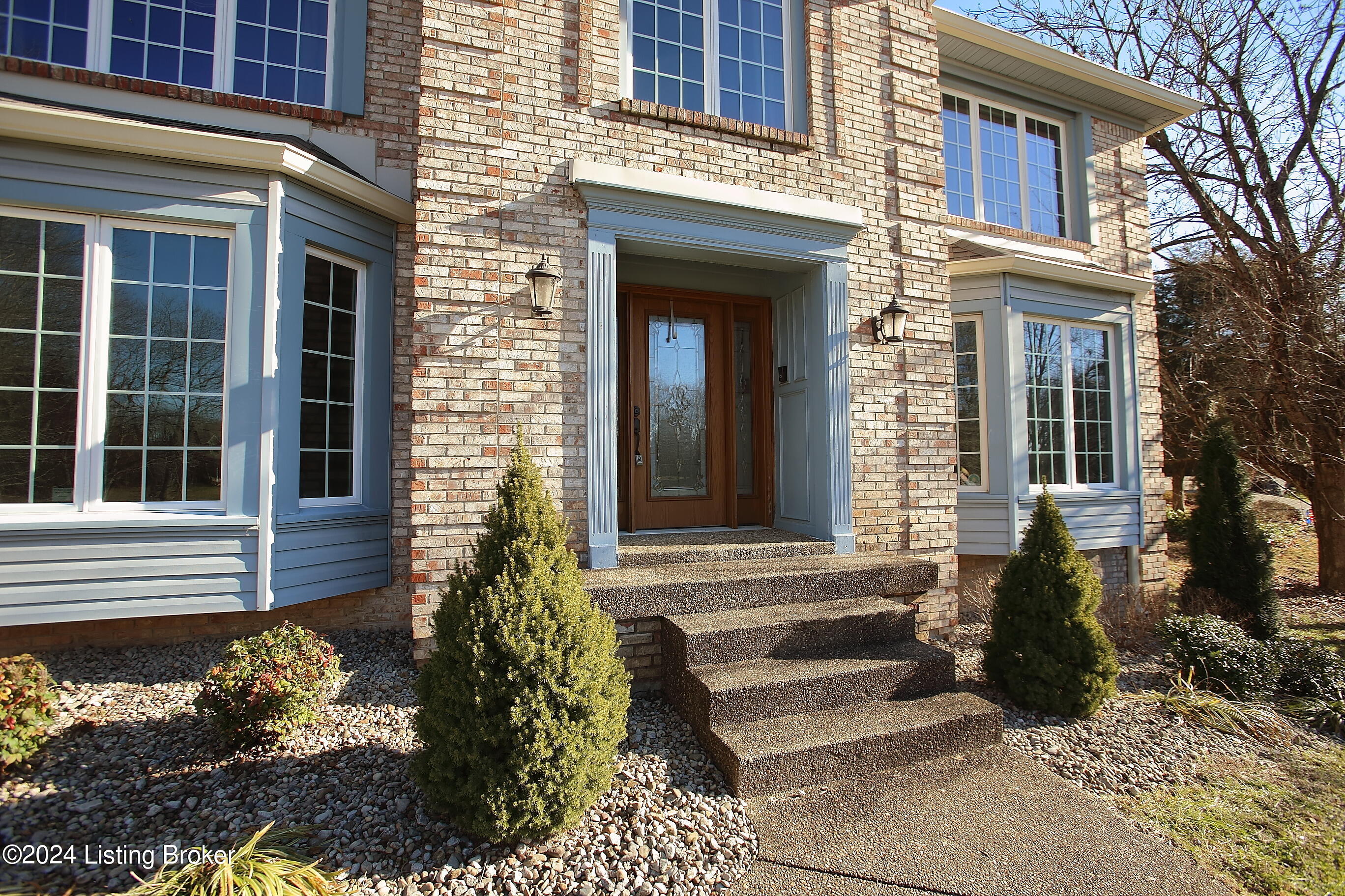7415 Cambridge Dr