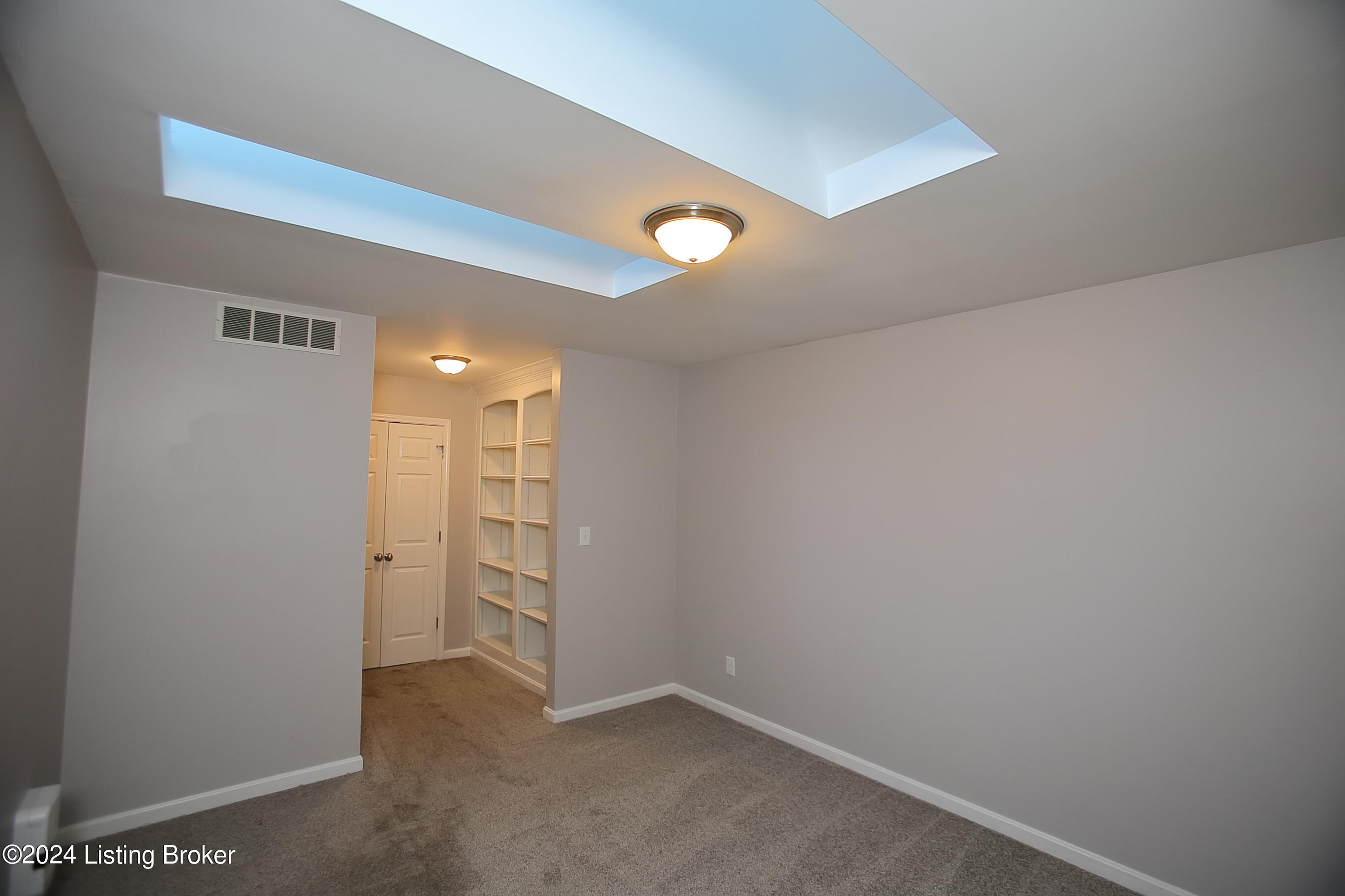 7415 Cambridge Dr