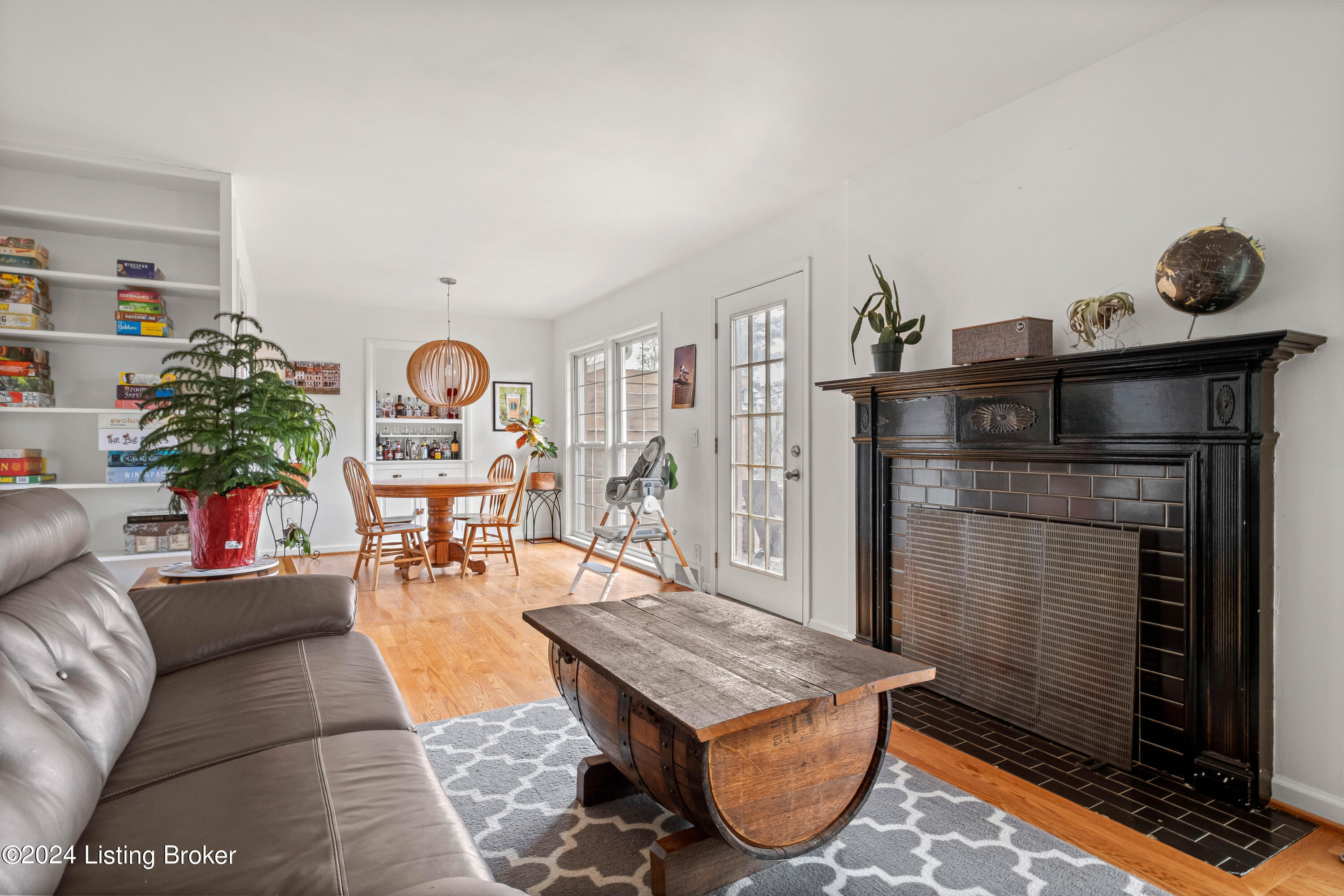 2523 Saratoga Dr