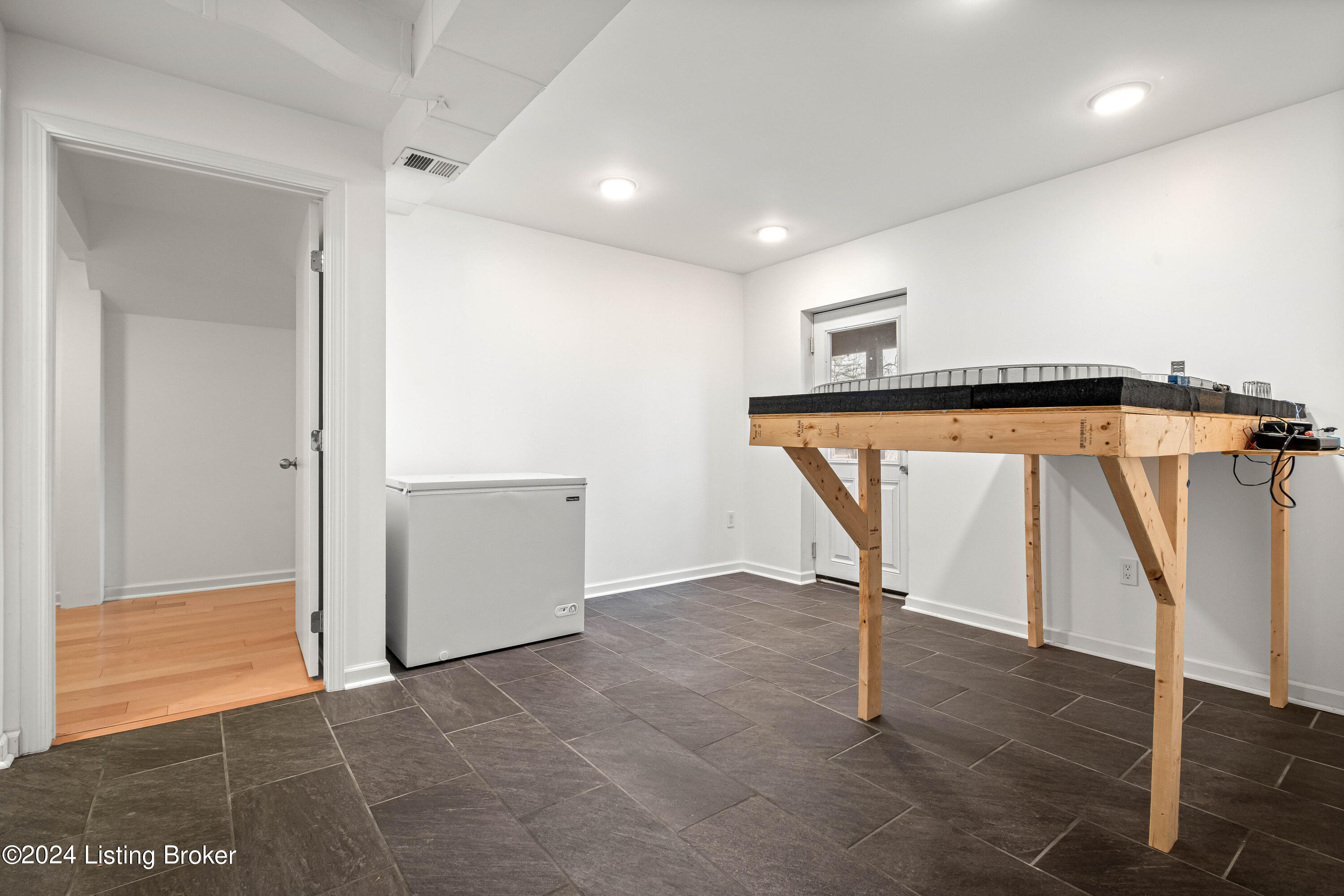 2523 Saratoga Dr