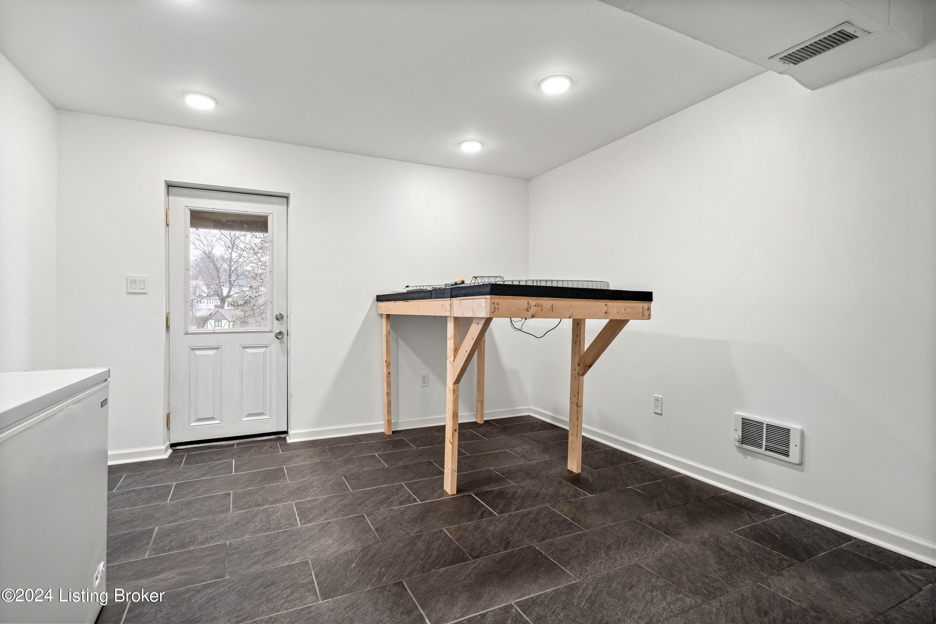 2523 Saratoga Dr