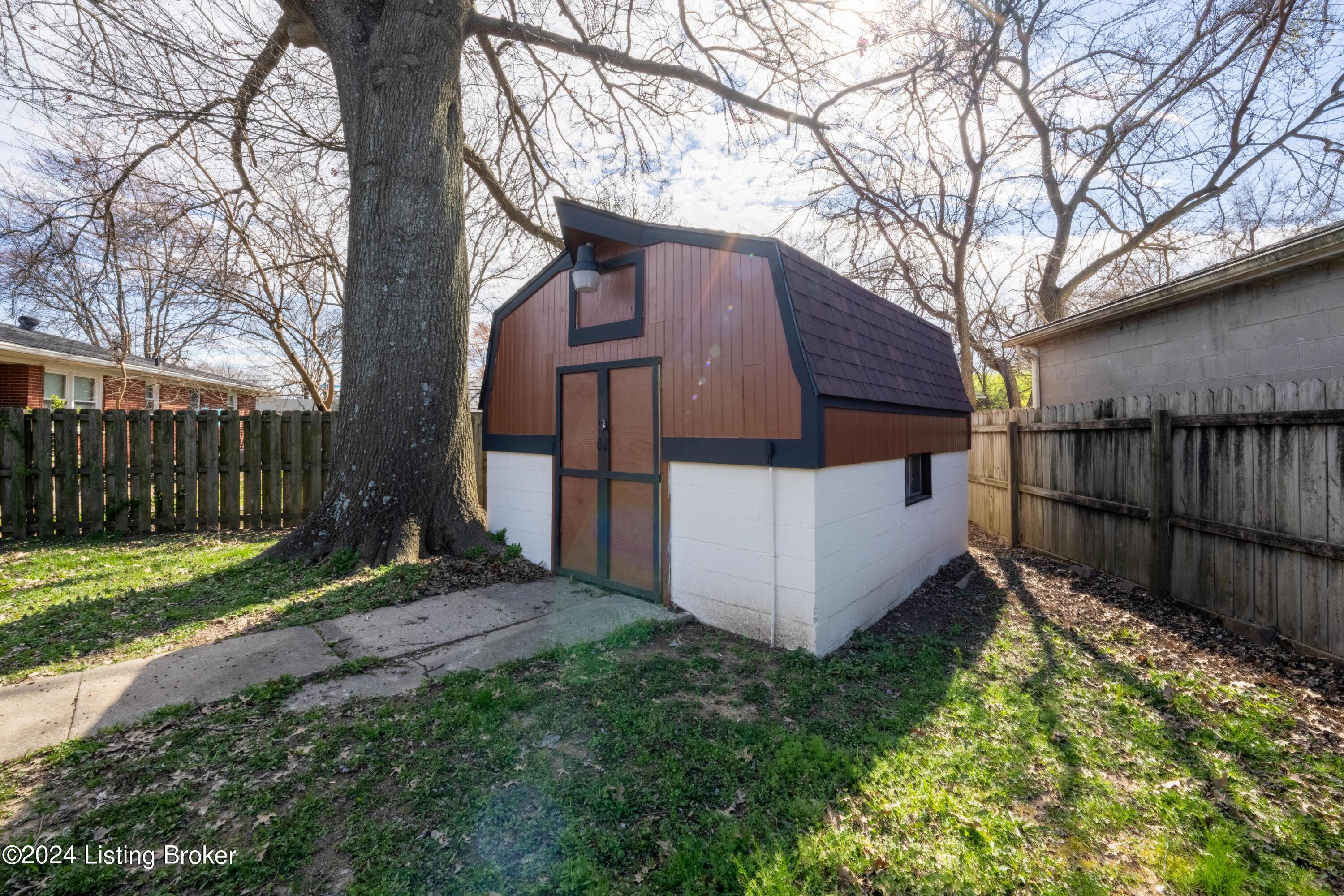 2402 Elkhorn Ln