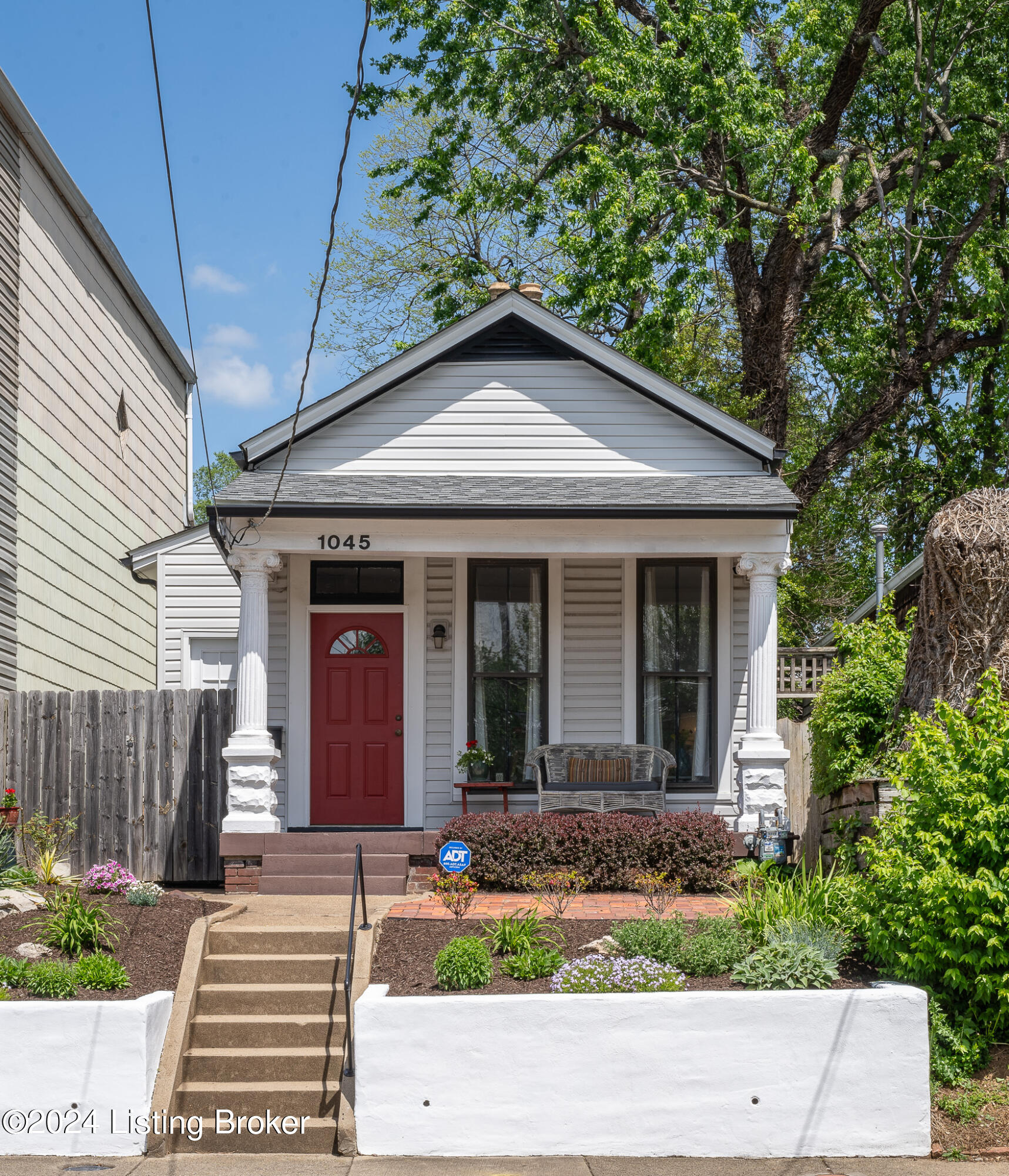 1045 Barret Ave