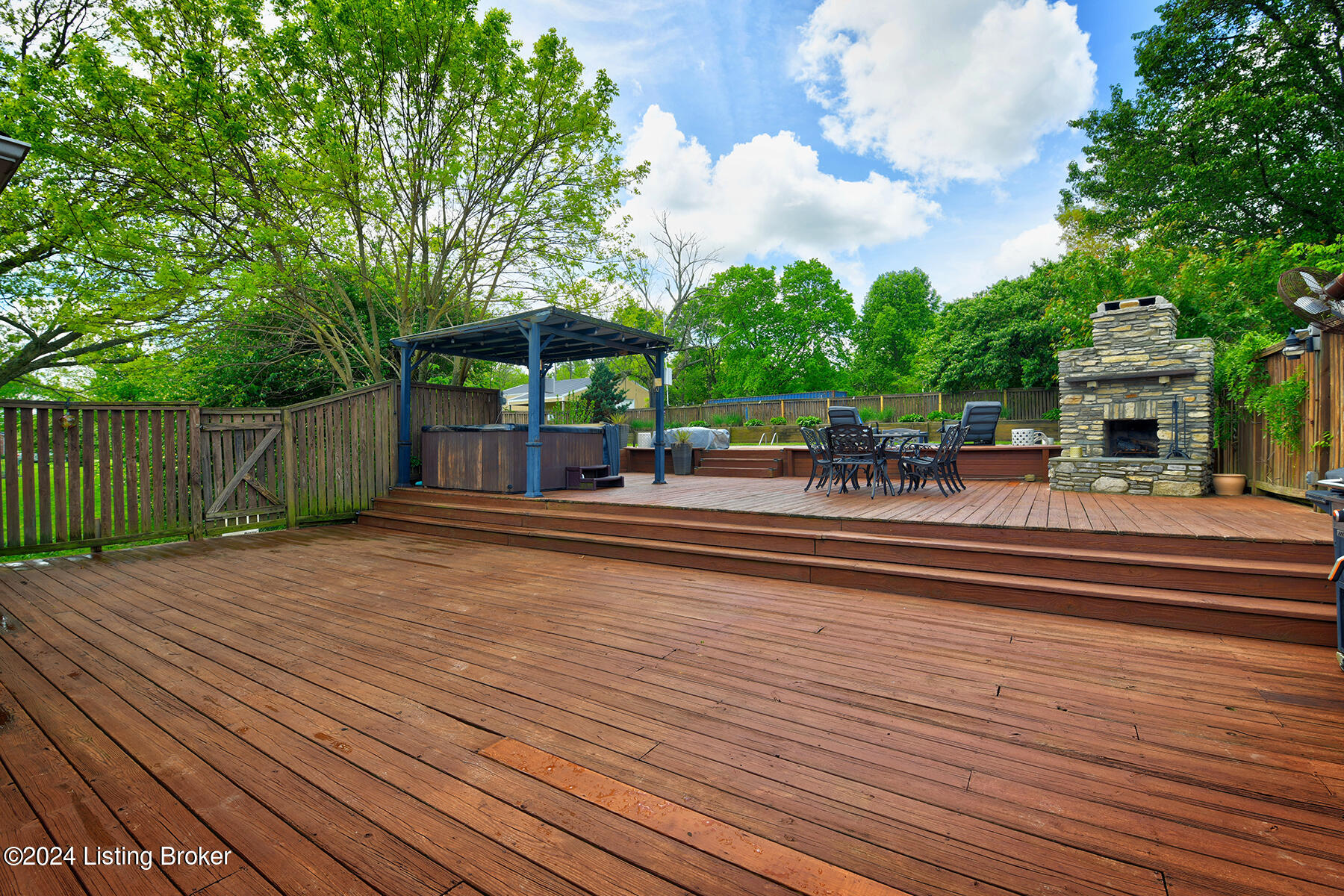 100 Park View Dr