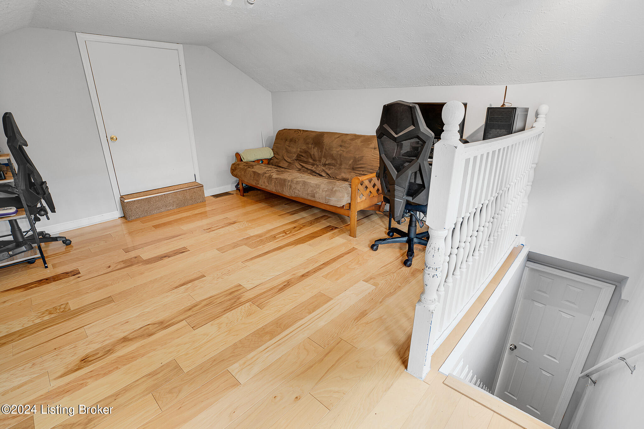 411 Kenilworth Rd