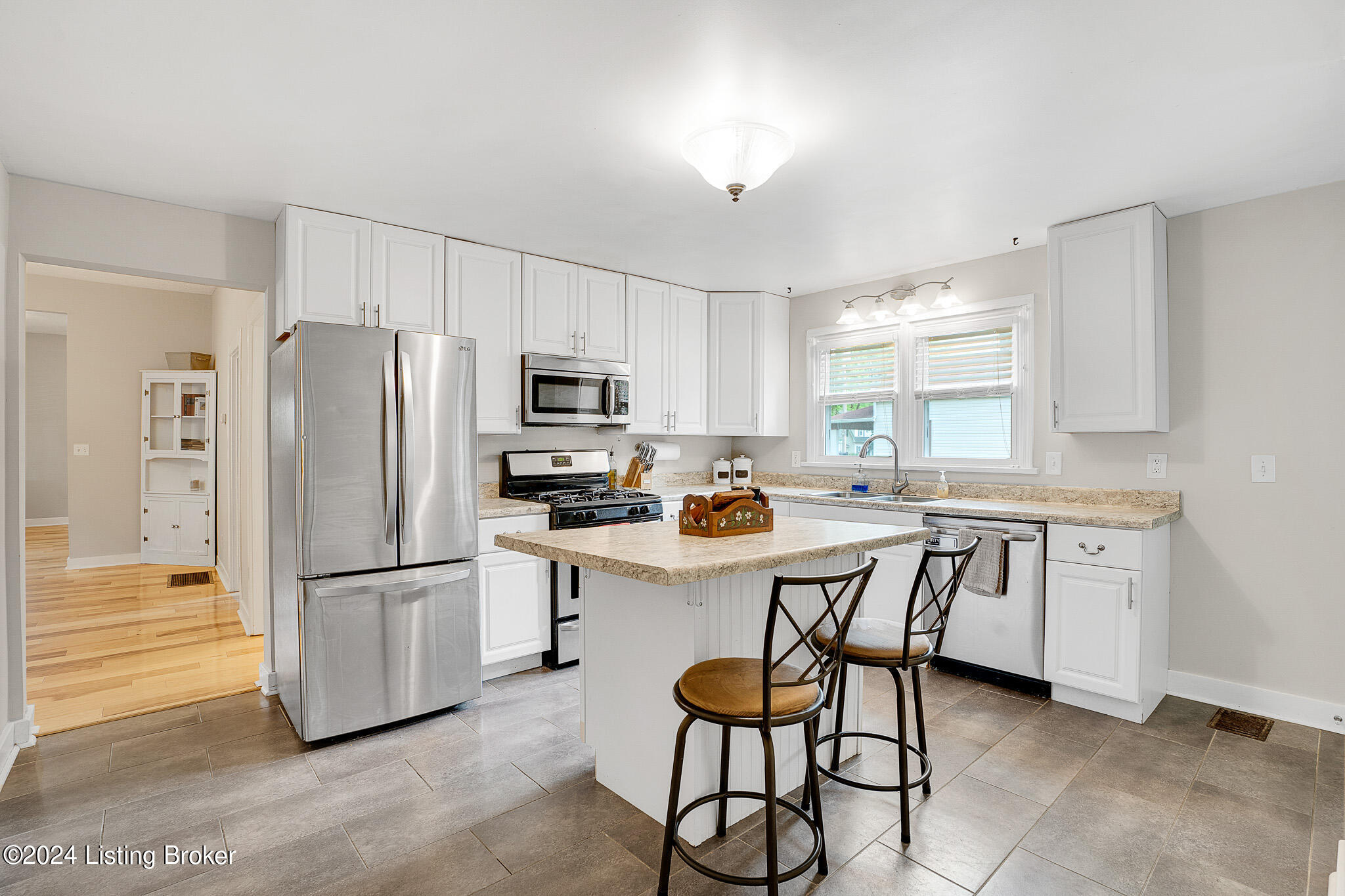 411 Kenilworth Rd