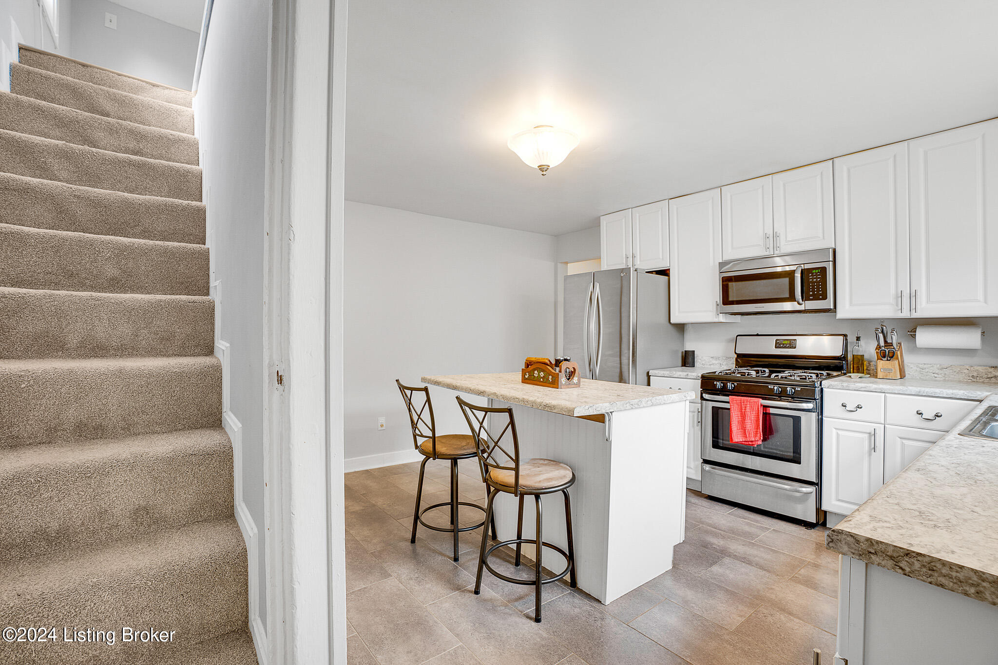 411 Kenilworth Rd