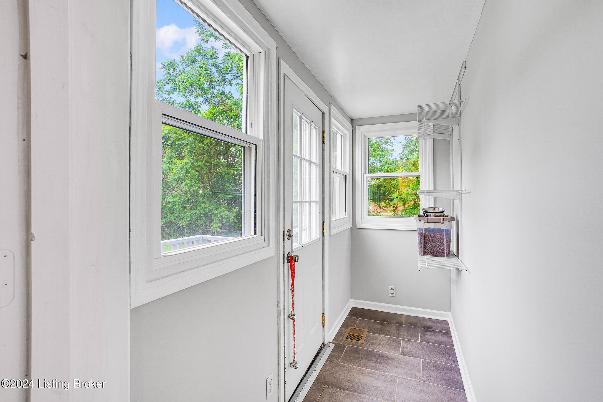 411 Kenilworth Rd