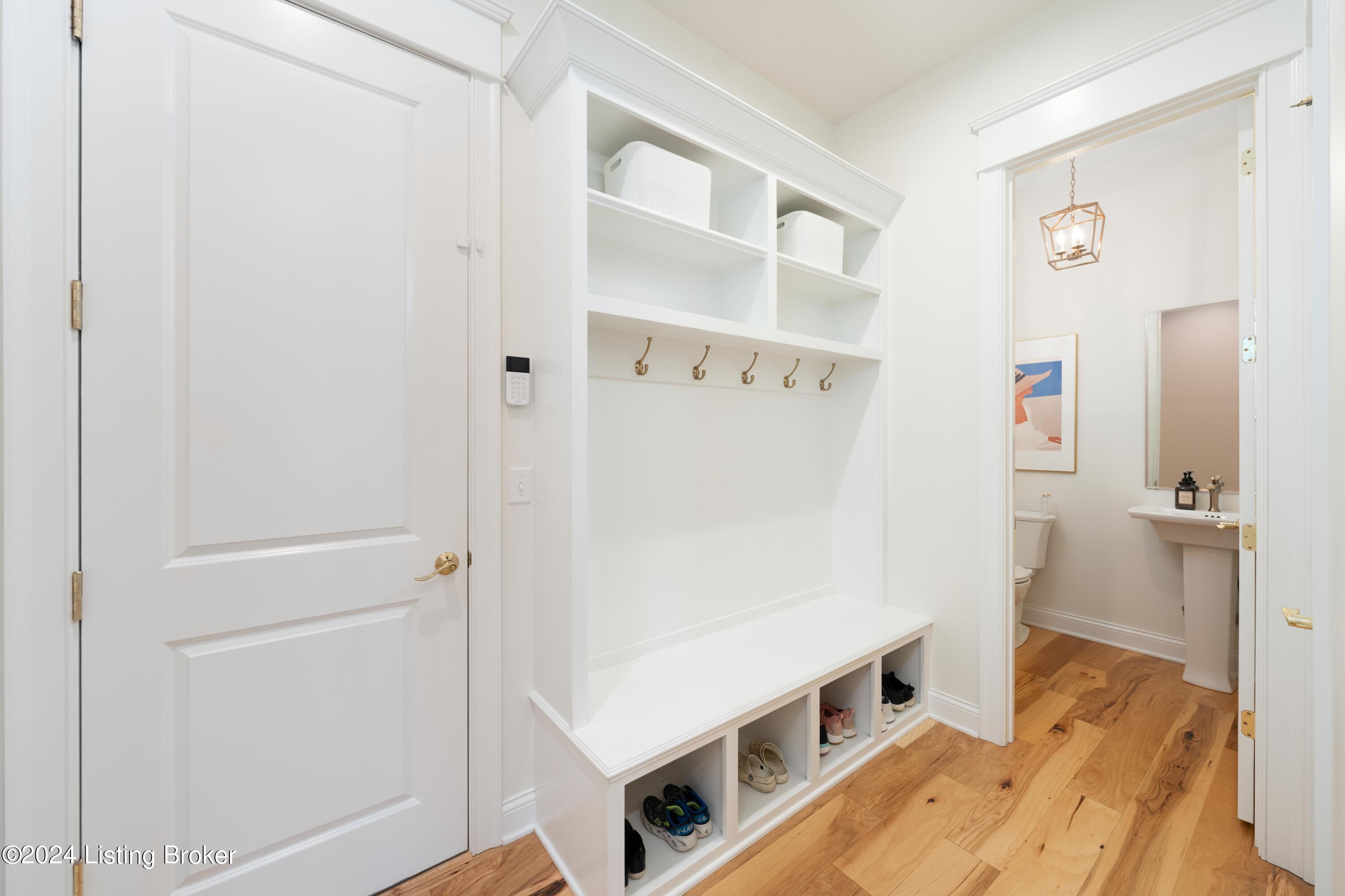 6216 Moonseed St