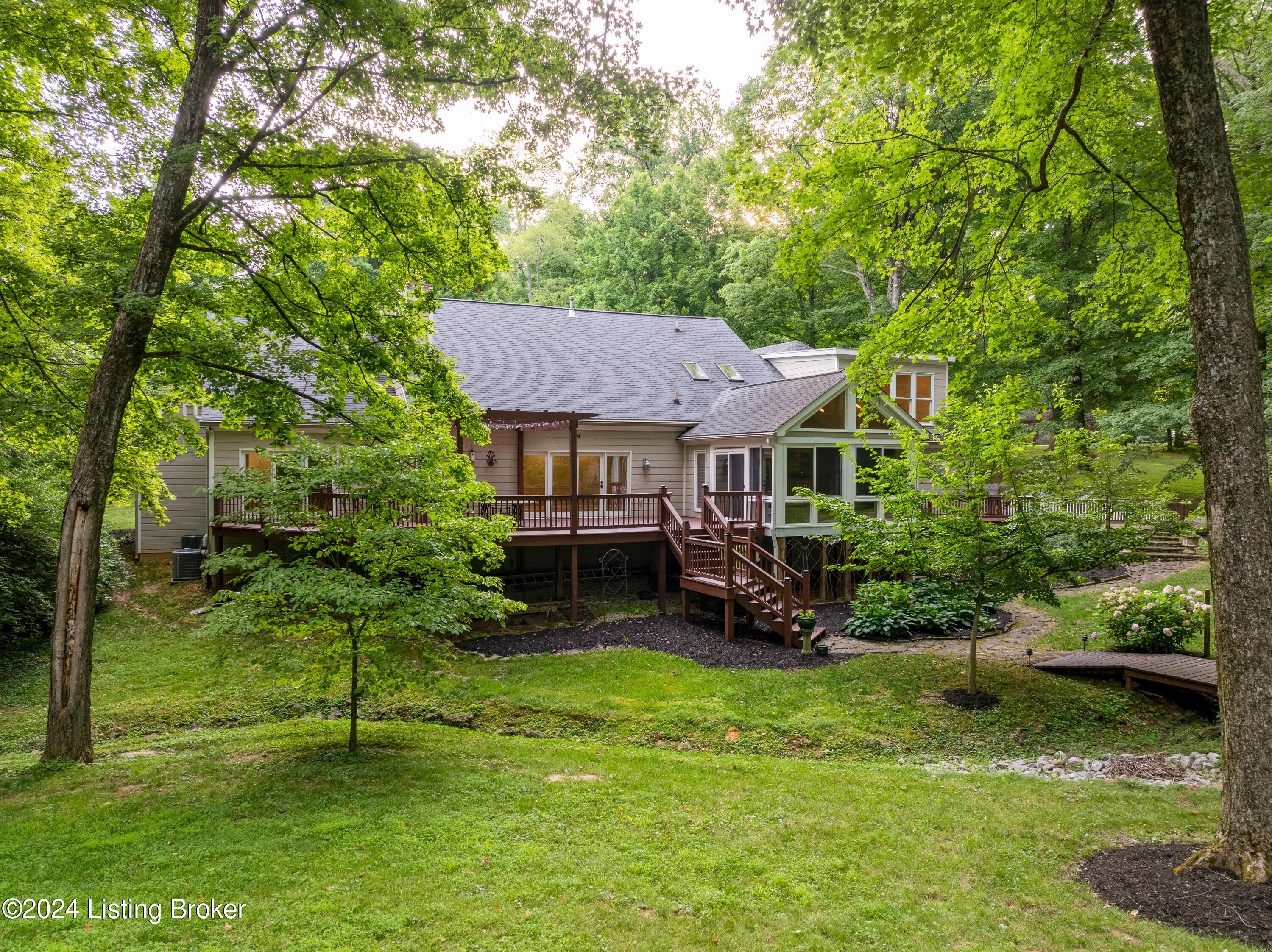 7618 Woodridge Dr