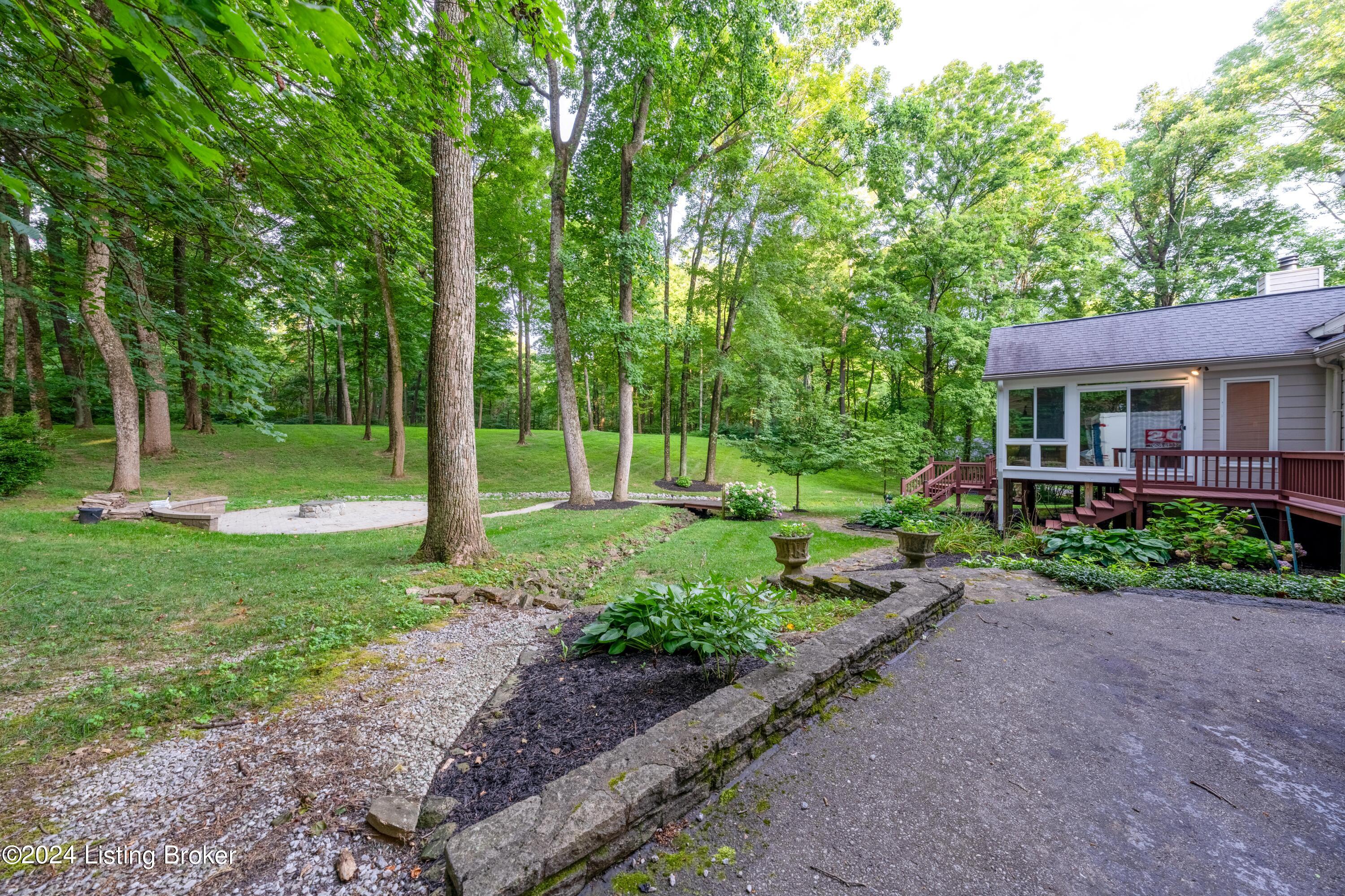 7618 Woodridge Dr