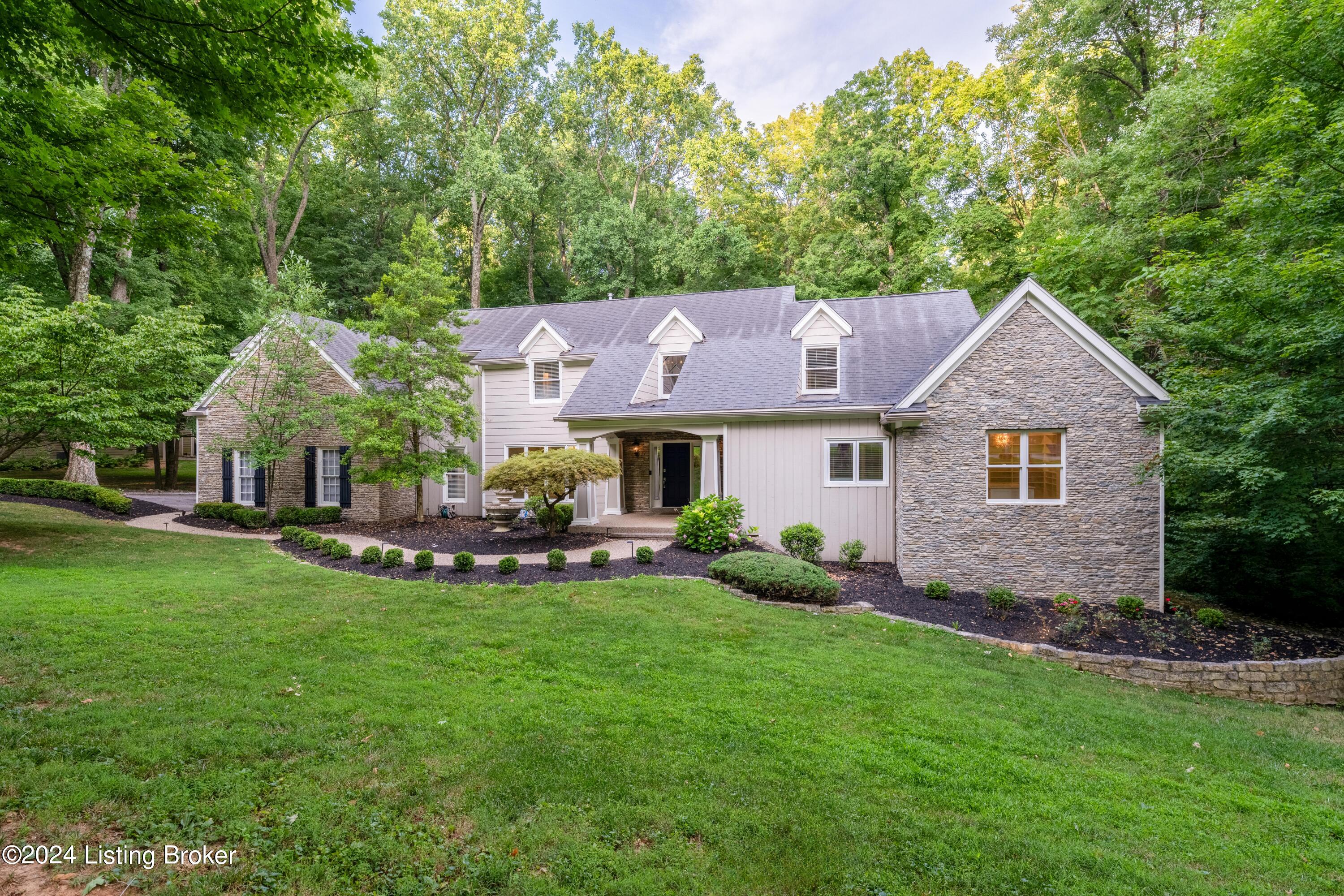 7618 Woodridge Dr