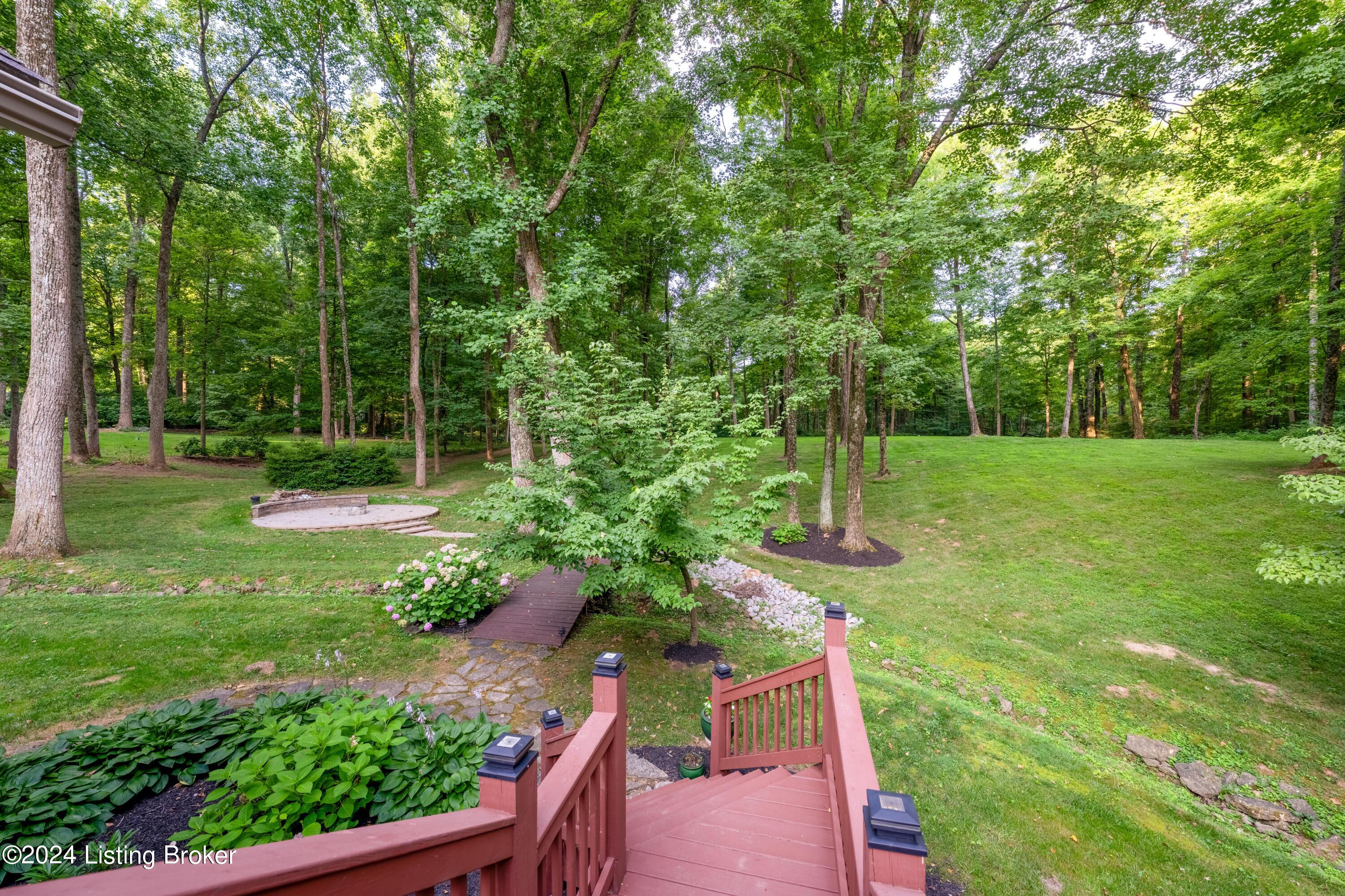 7618 Woodridge Dr