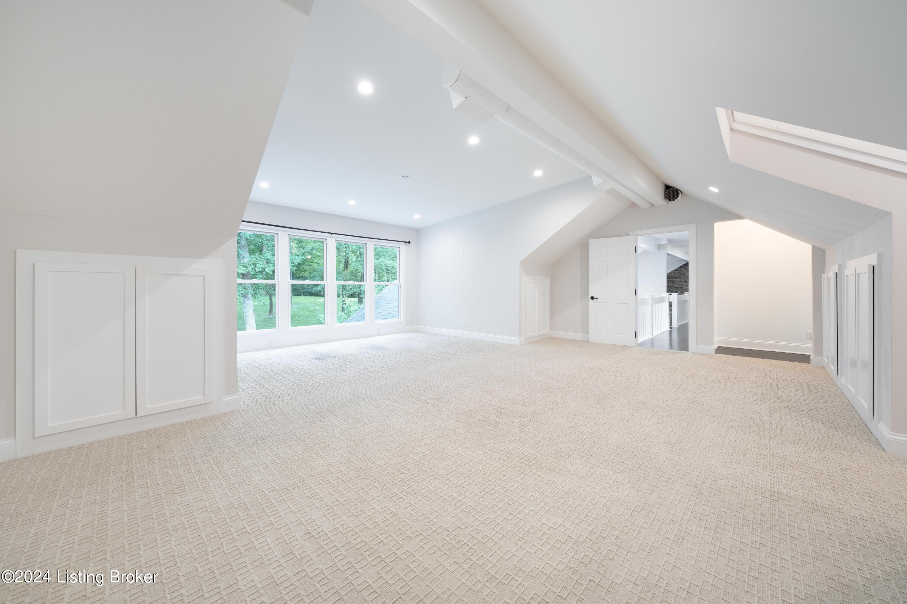7618 Woodridge Dr
