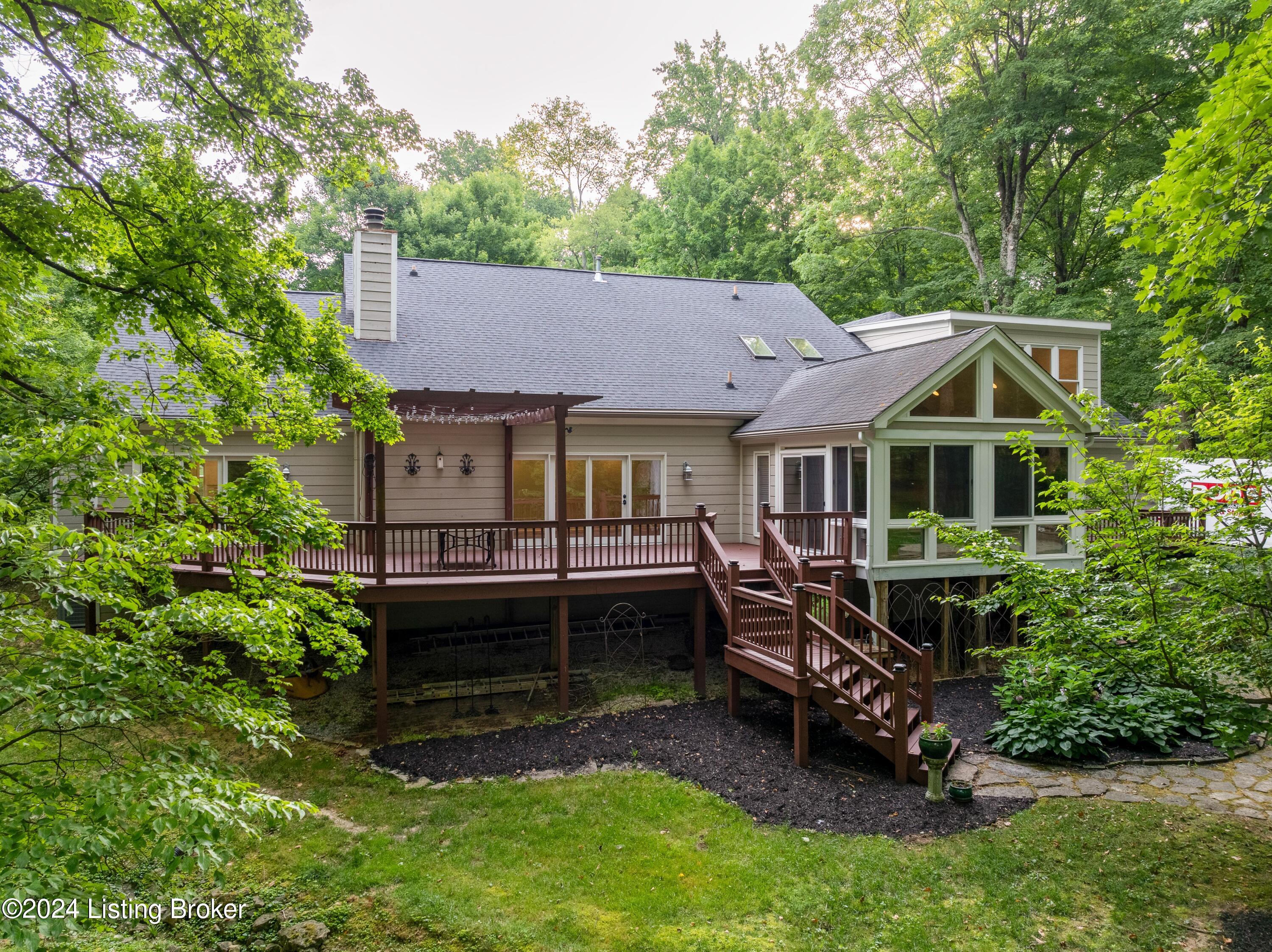 7618 Woodridge Dr
