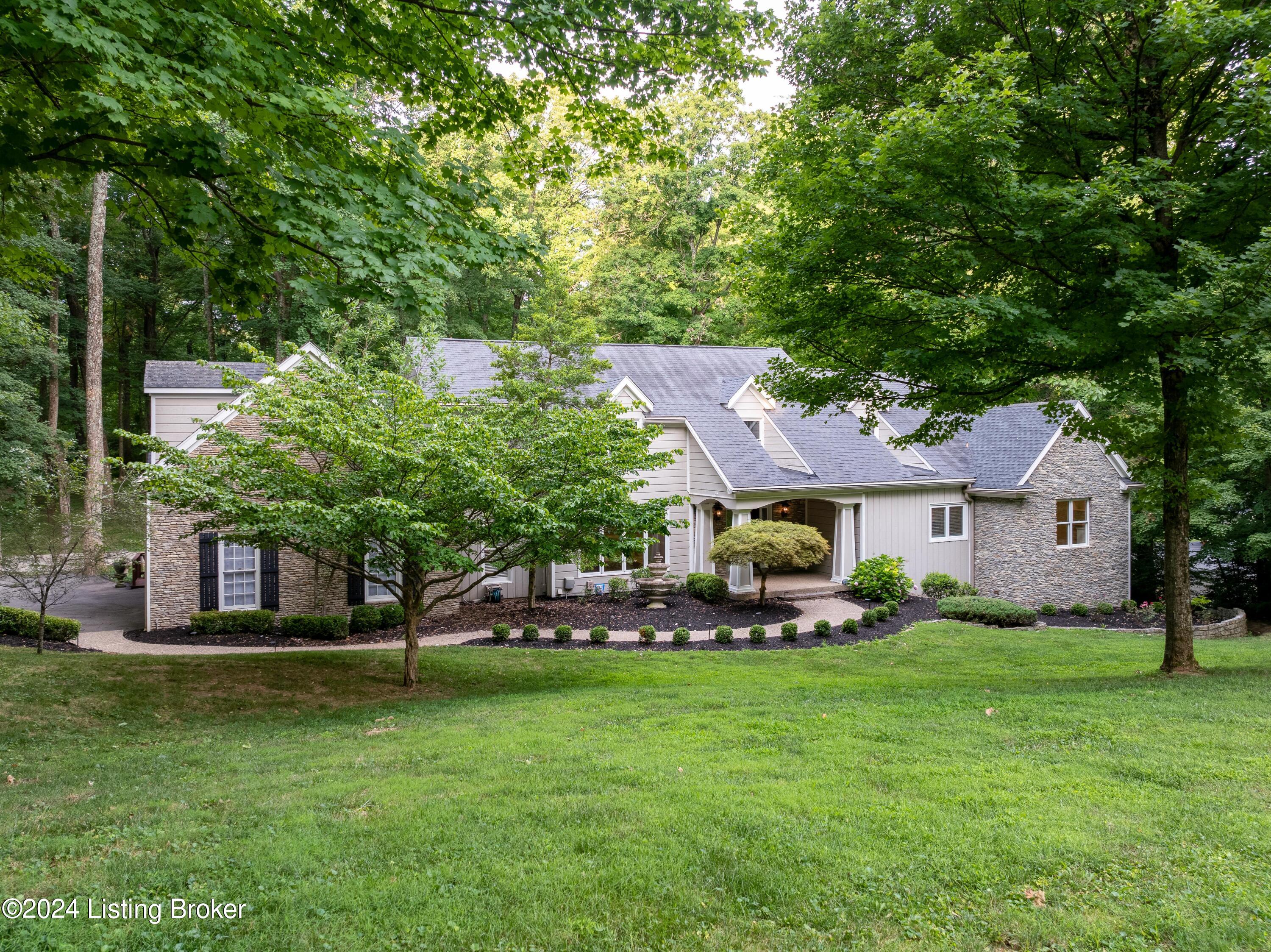 7618 Woodridge Dr