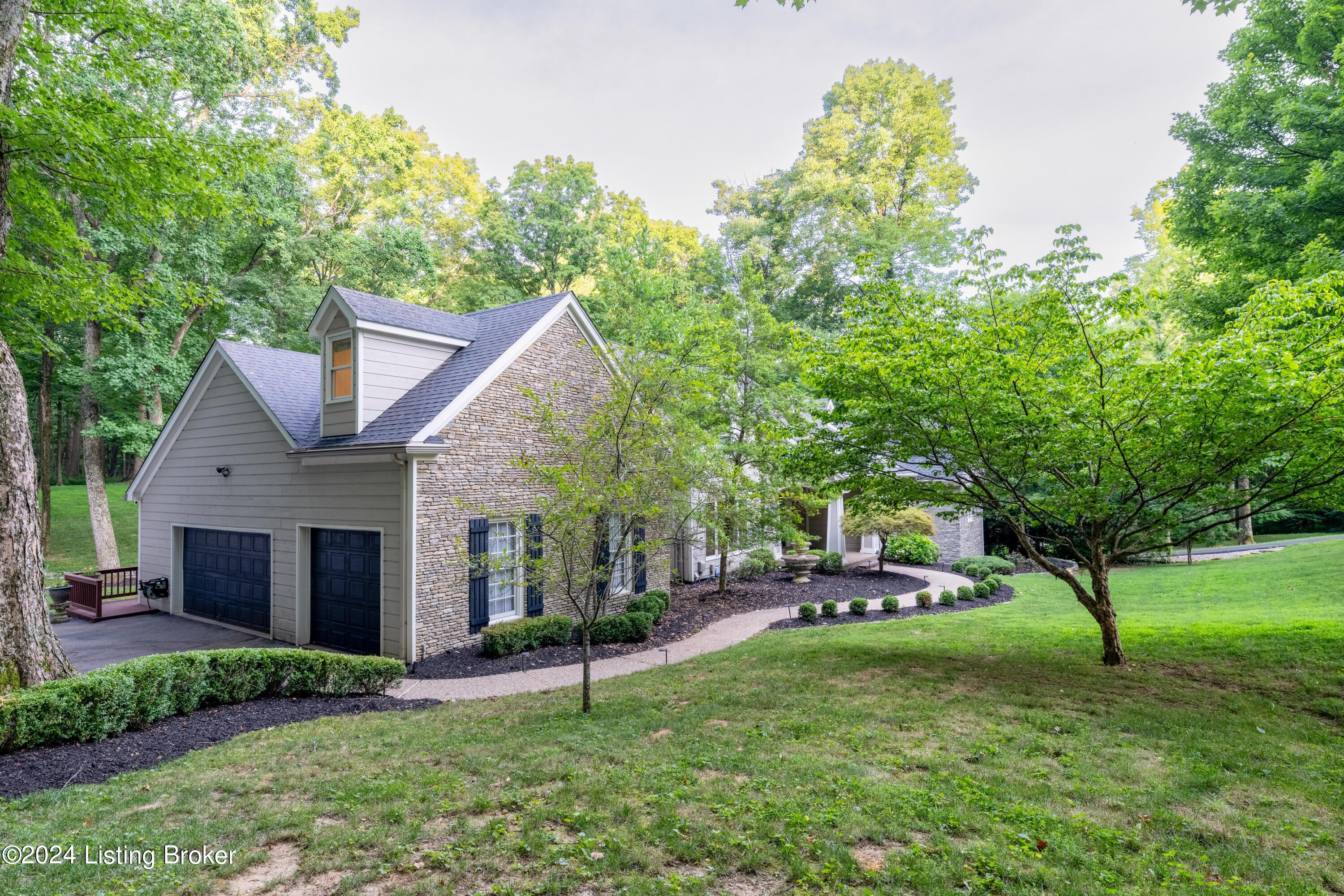 7618 Woodridge Dr