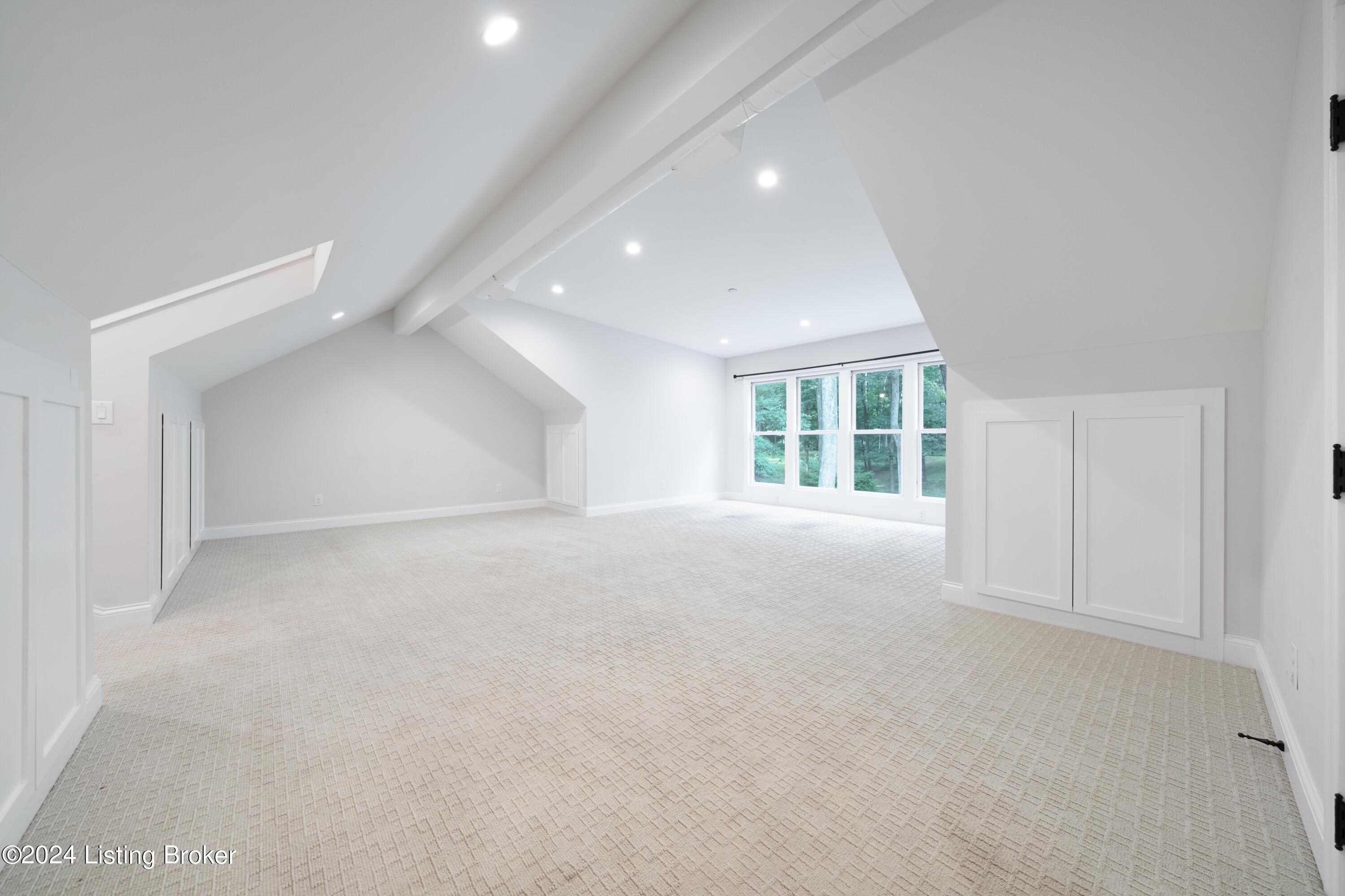 7618 Woodridge Dr