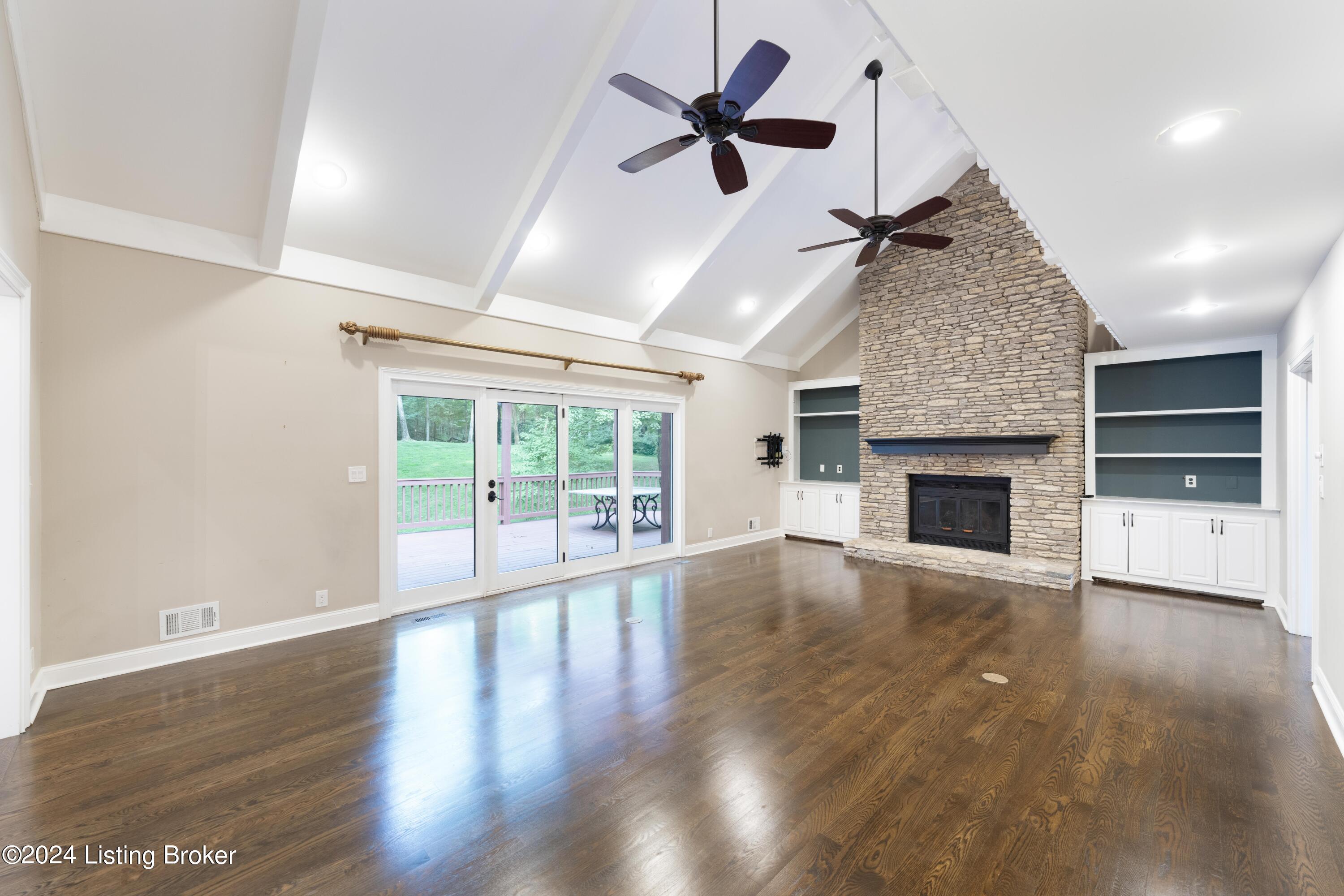 7618 Woodridge Dr
