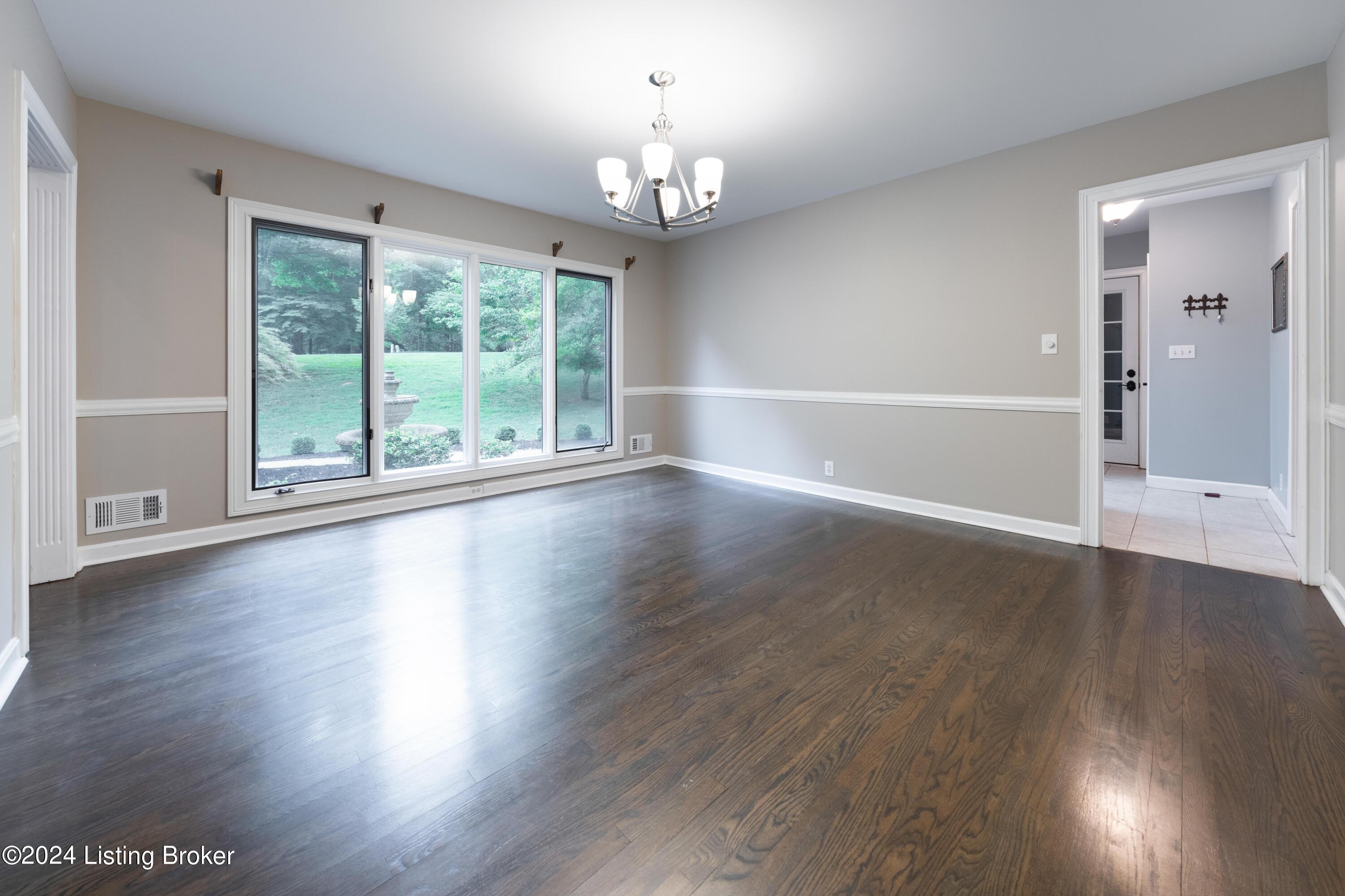 7618 Woodridge Dr