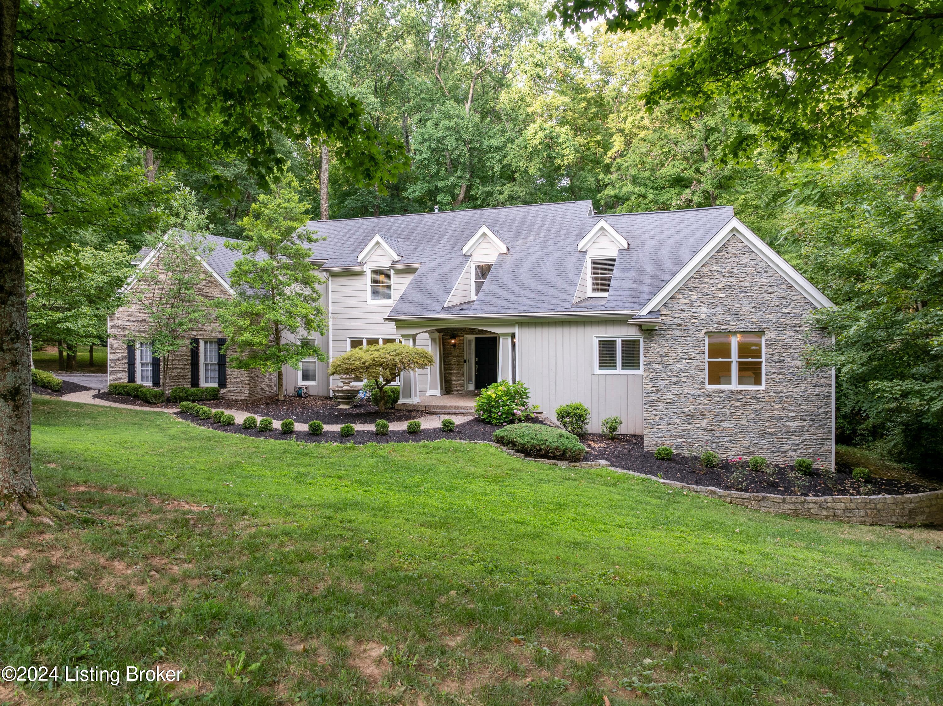 7618 Woodridge Dr