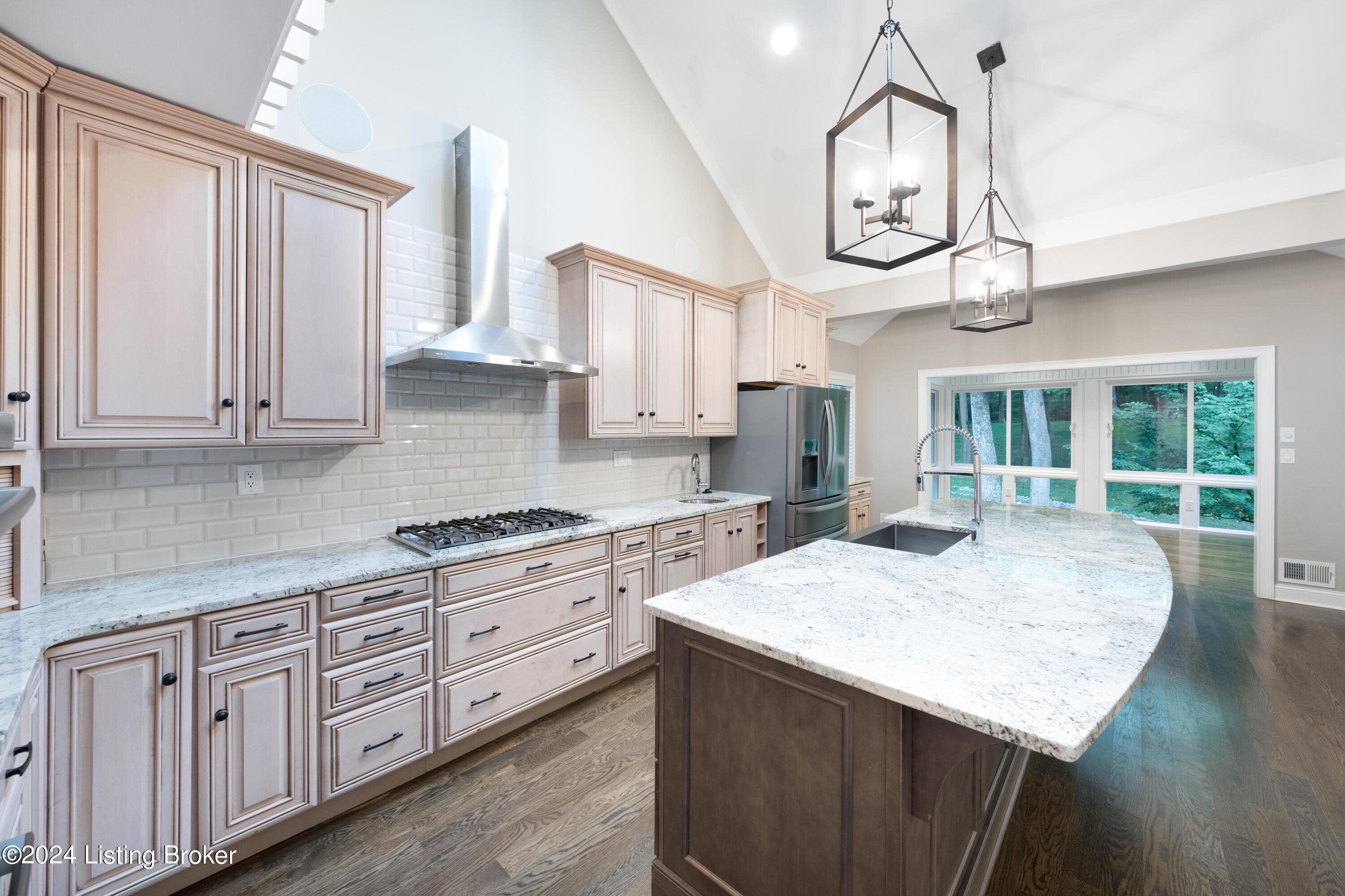 7618 Woodridge Dr