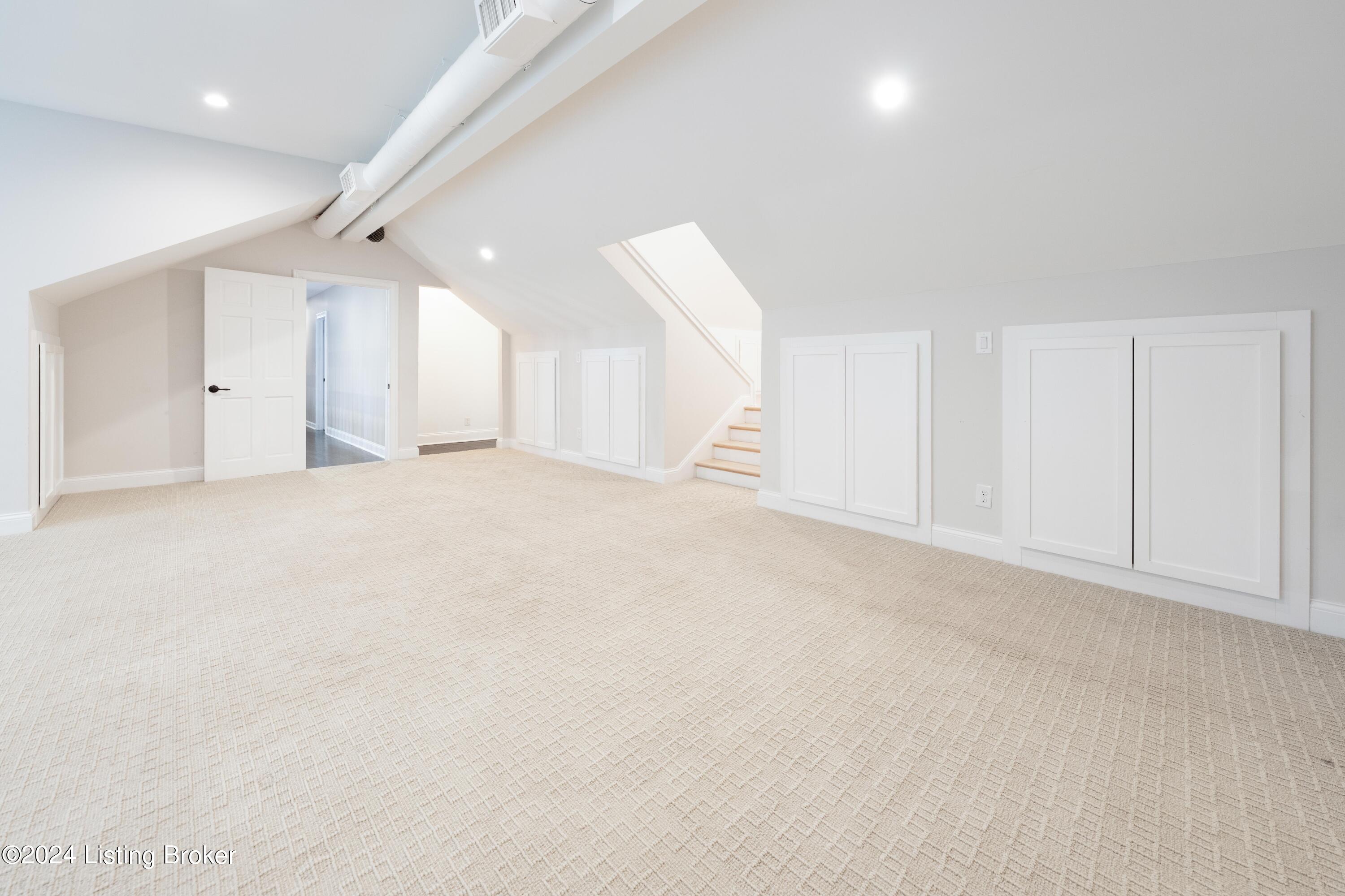 7618 Woodridge Dr