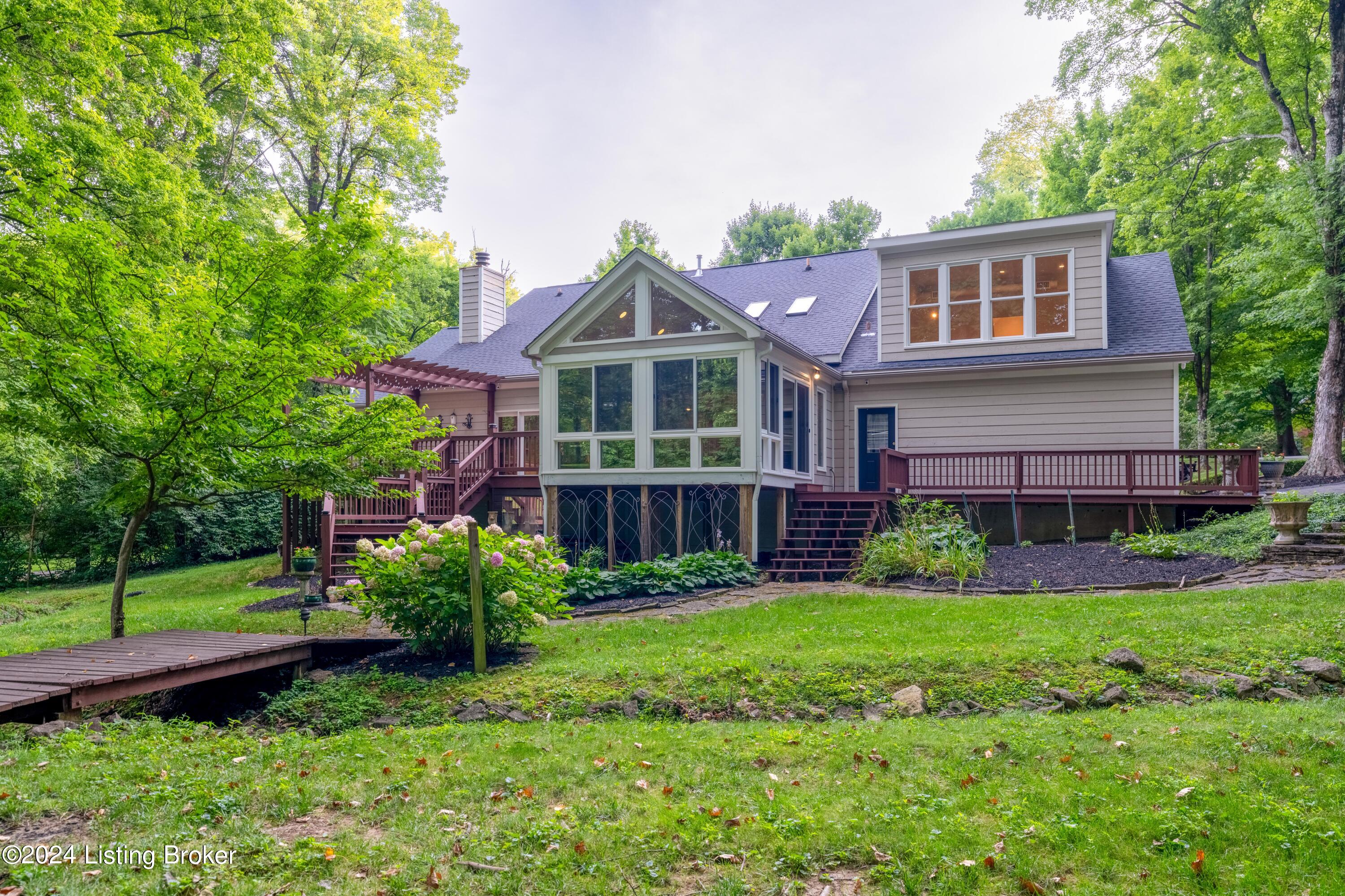 7618 Woodridge Dr