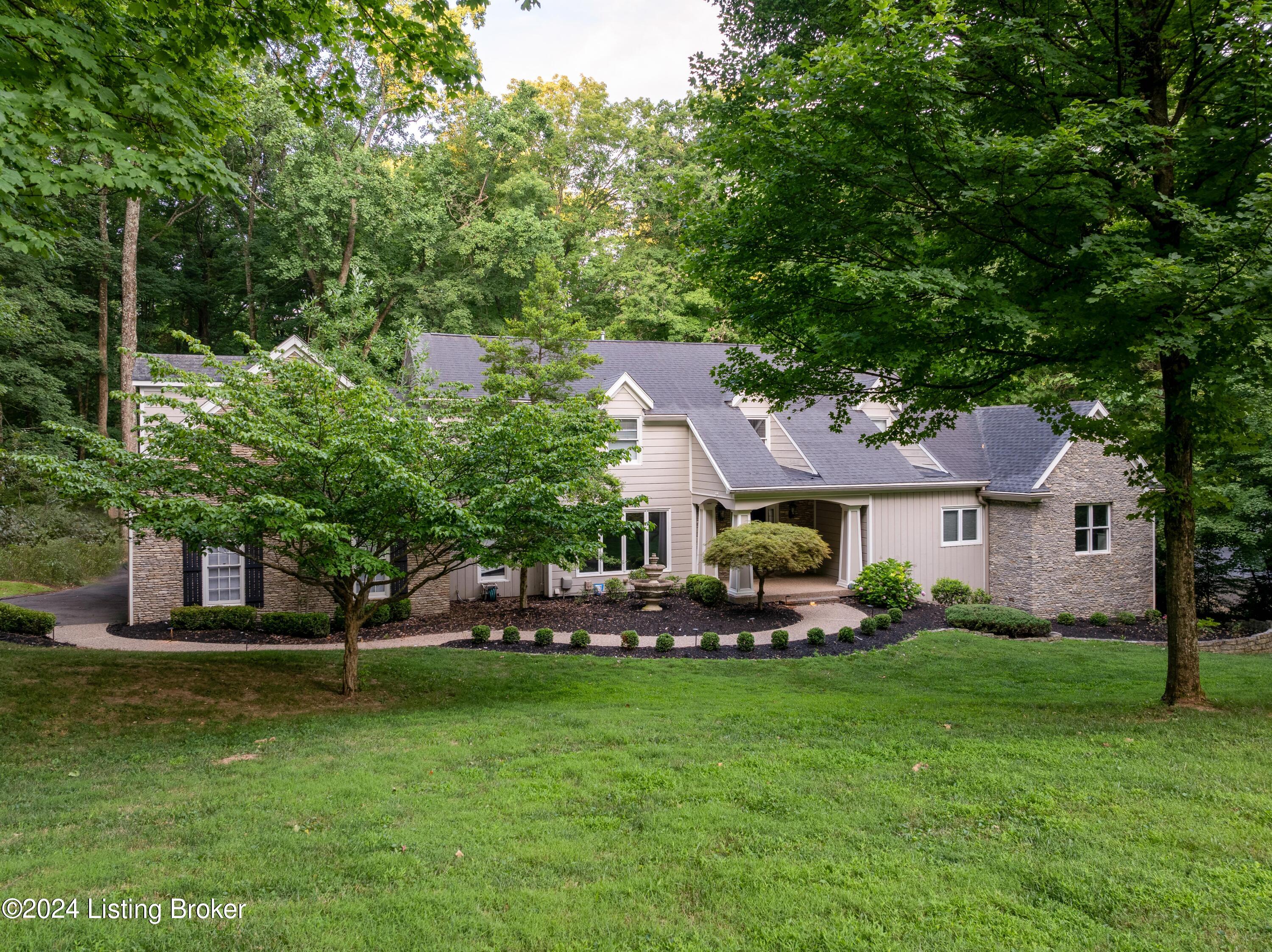 7618 Woodridge Dr