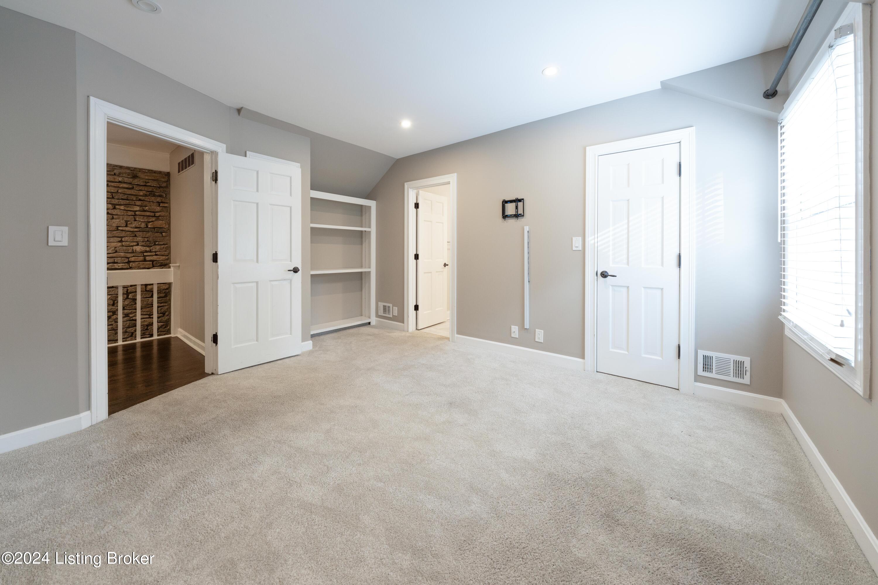 7618 Woodridge Dr