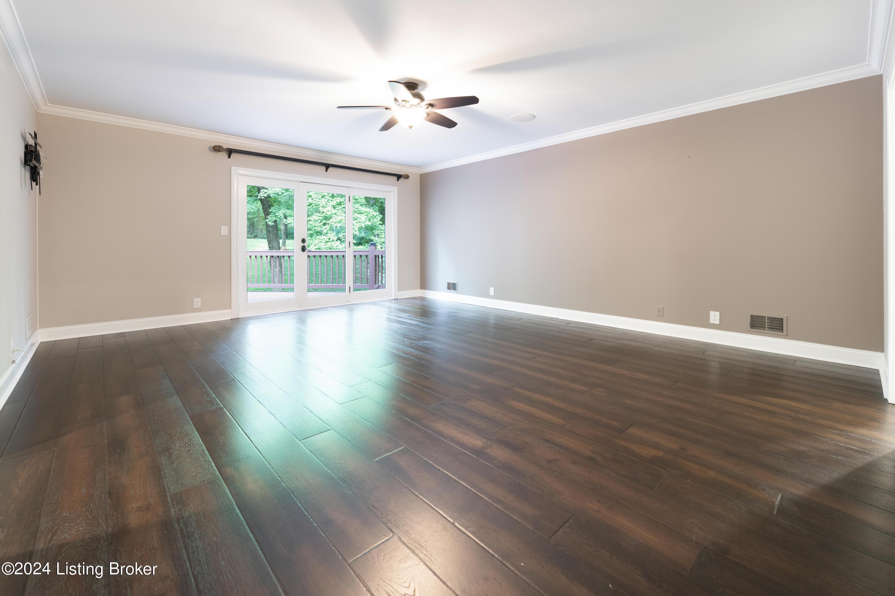 7618 Woodridge Dr