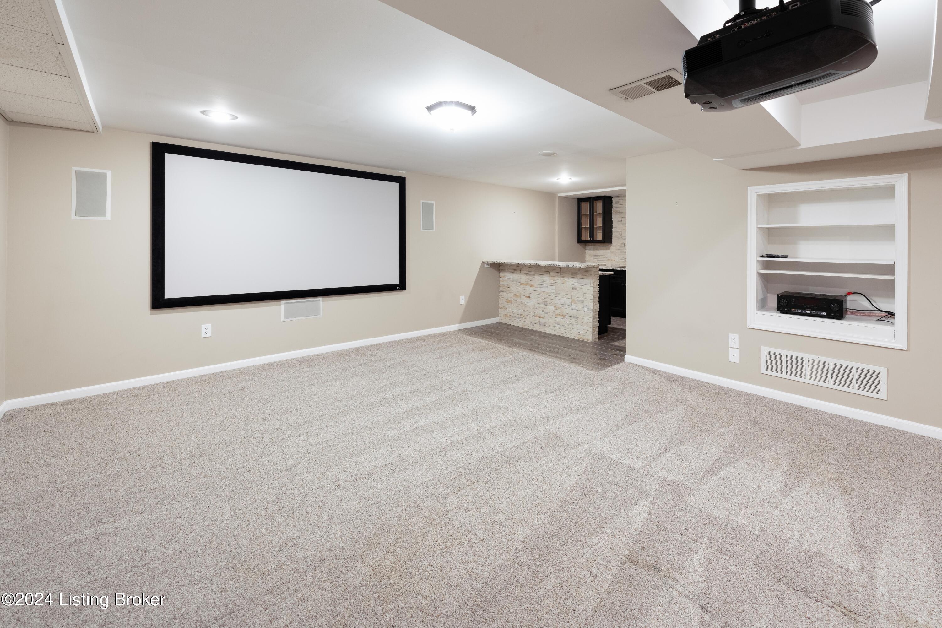 7618 Woodridge Dr
