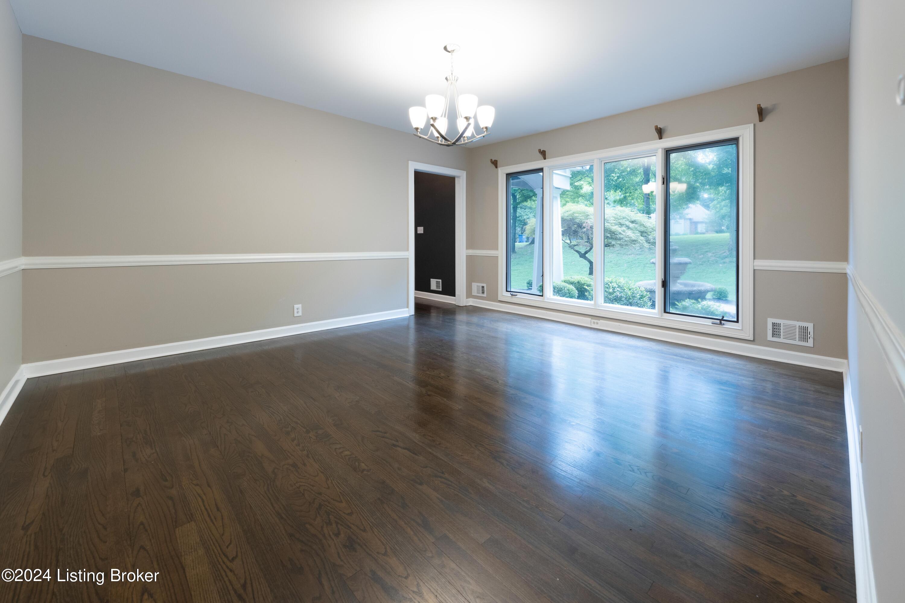 7618 Woodridge Dr