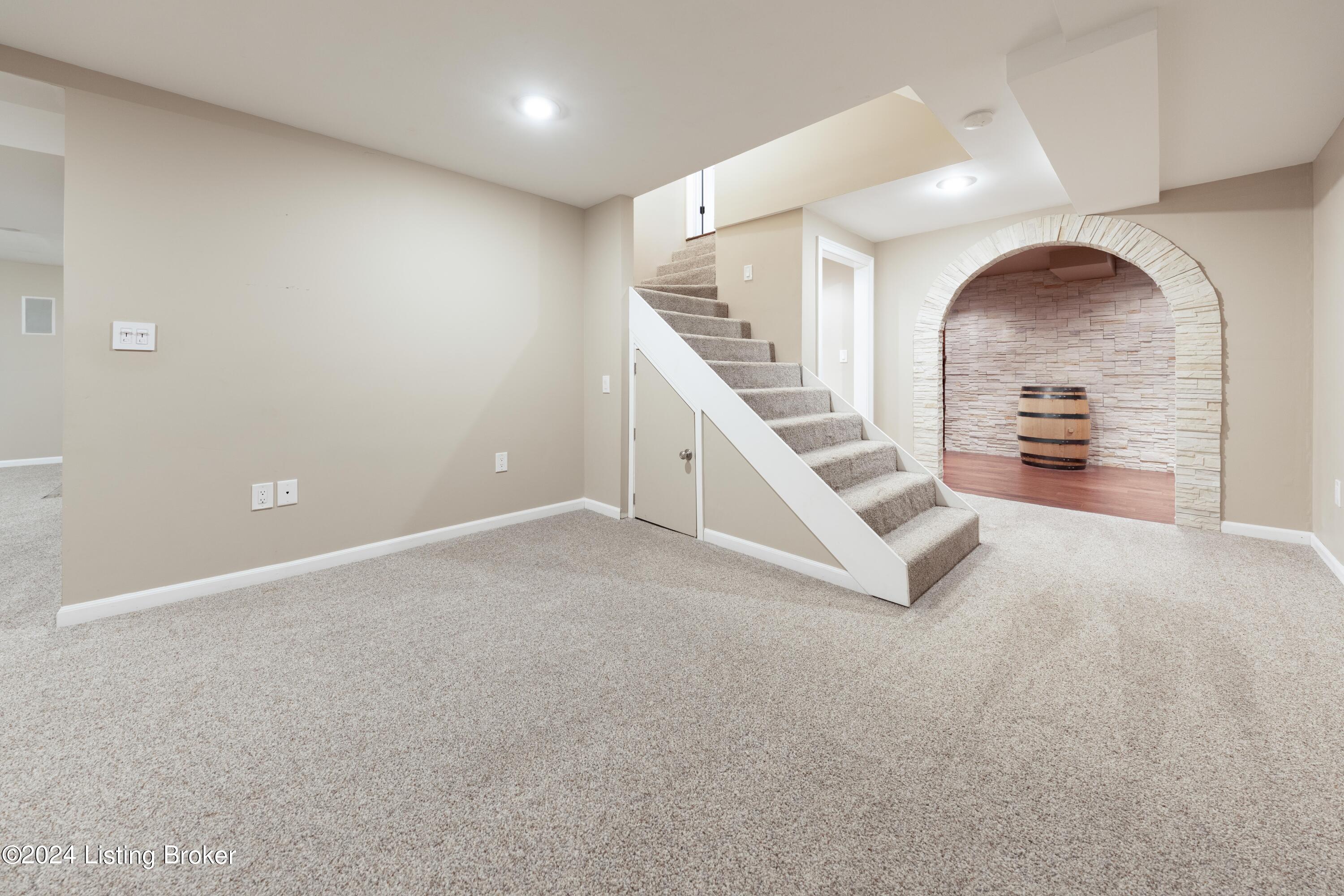 7618 Woodridge Dr