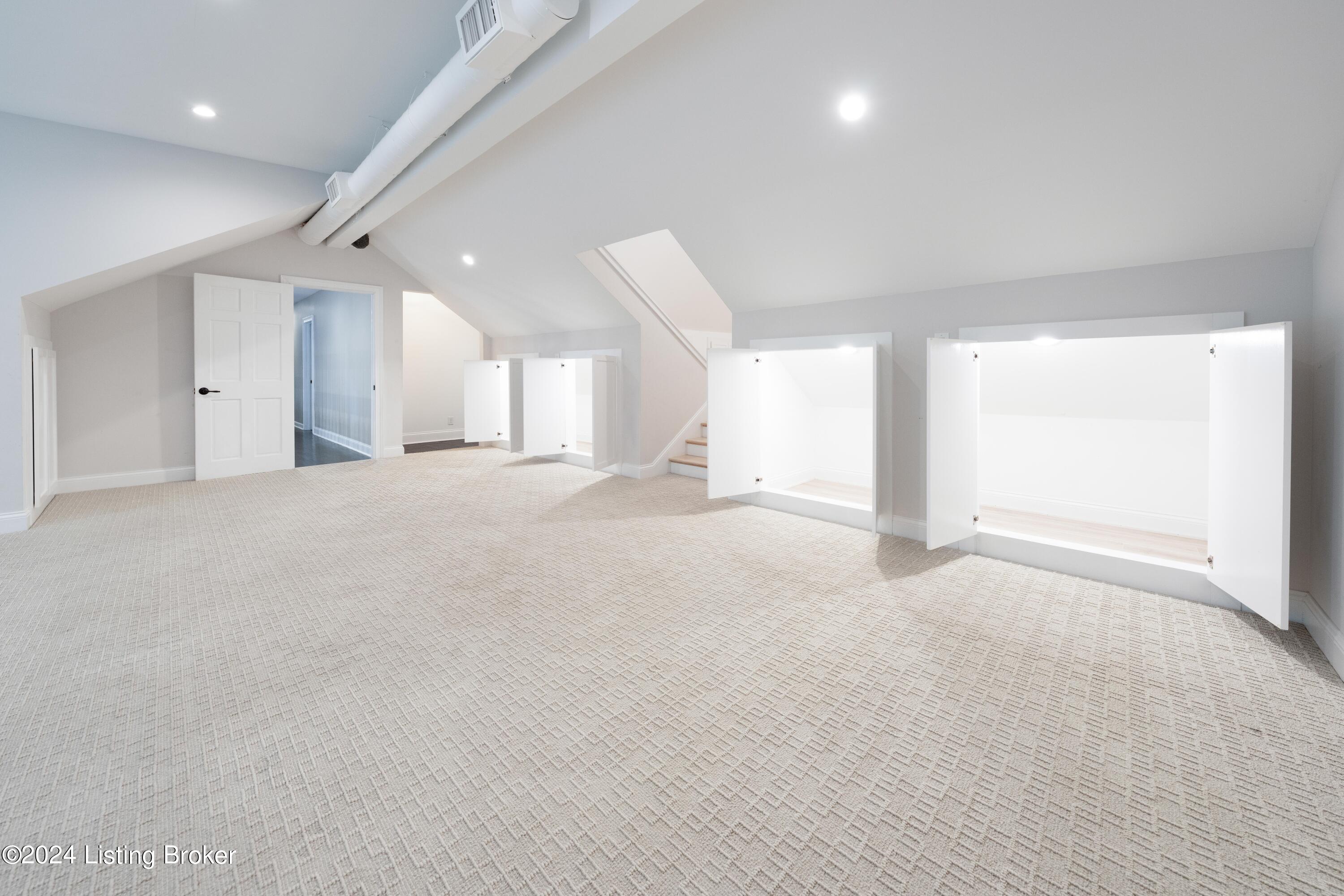 7618 Woodridge Dr