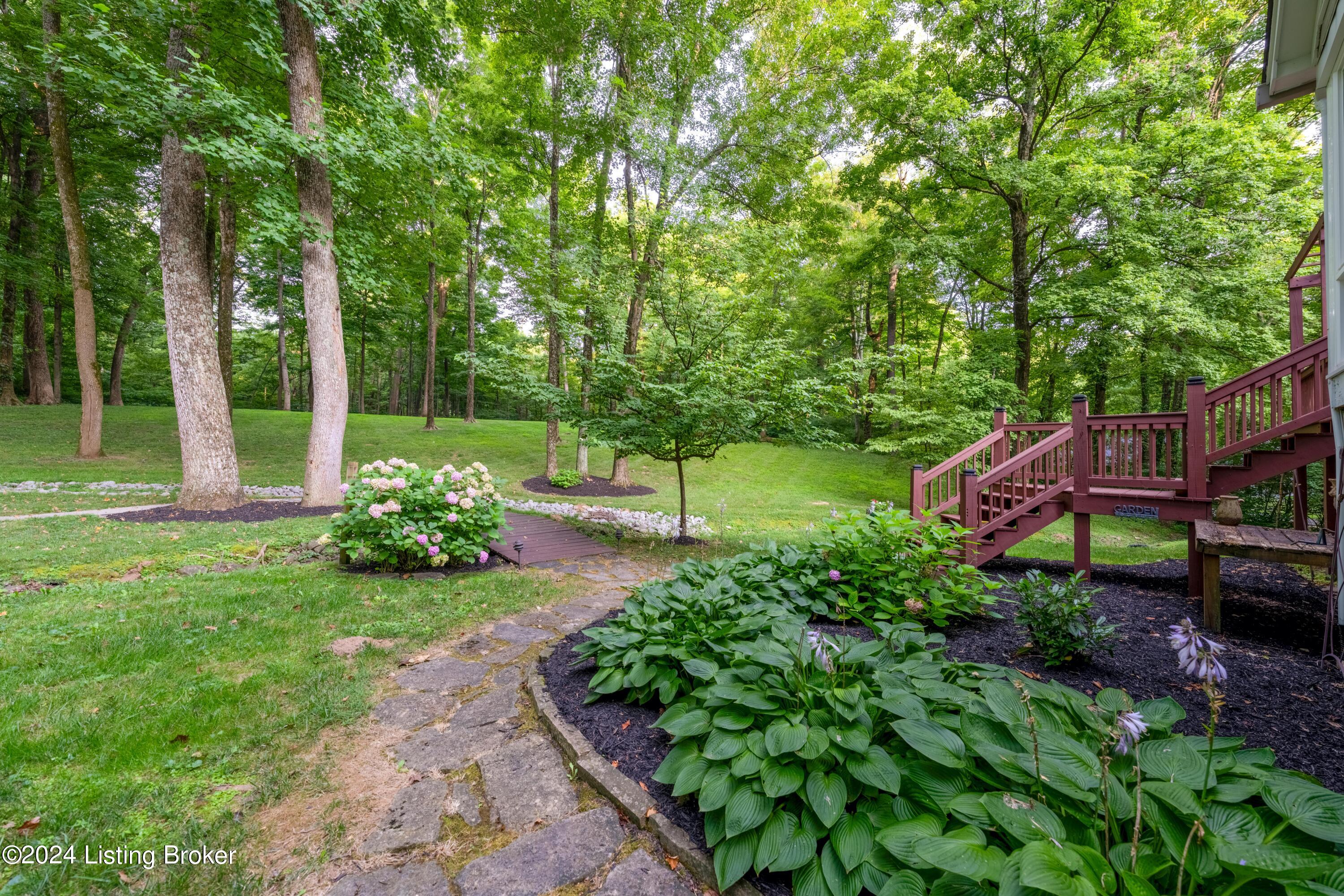 7618 Woodridge Dr