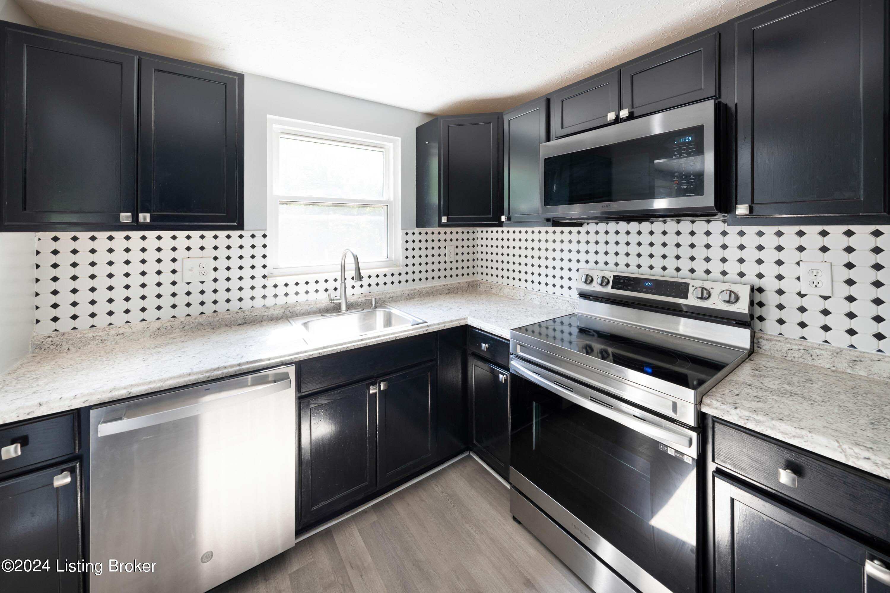 4707 Lunenburg Dr