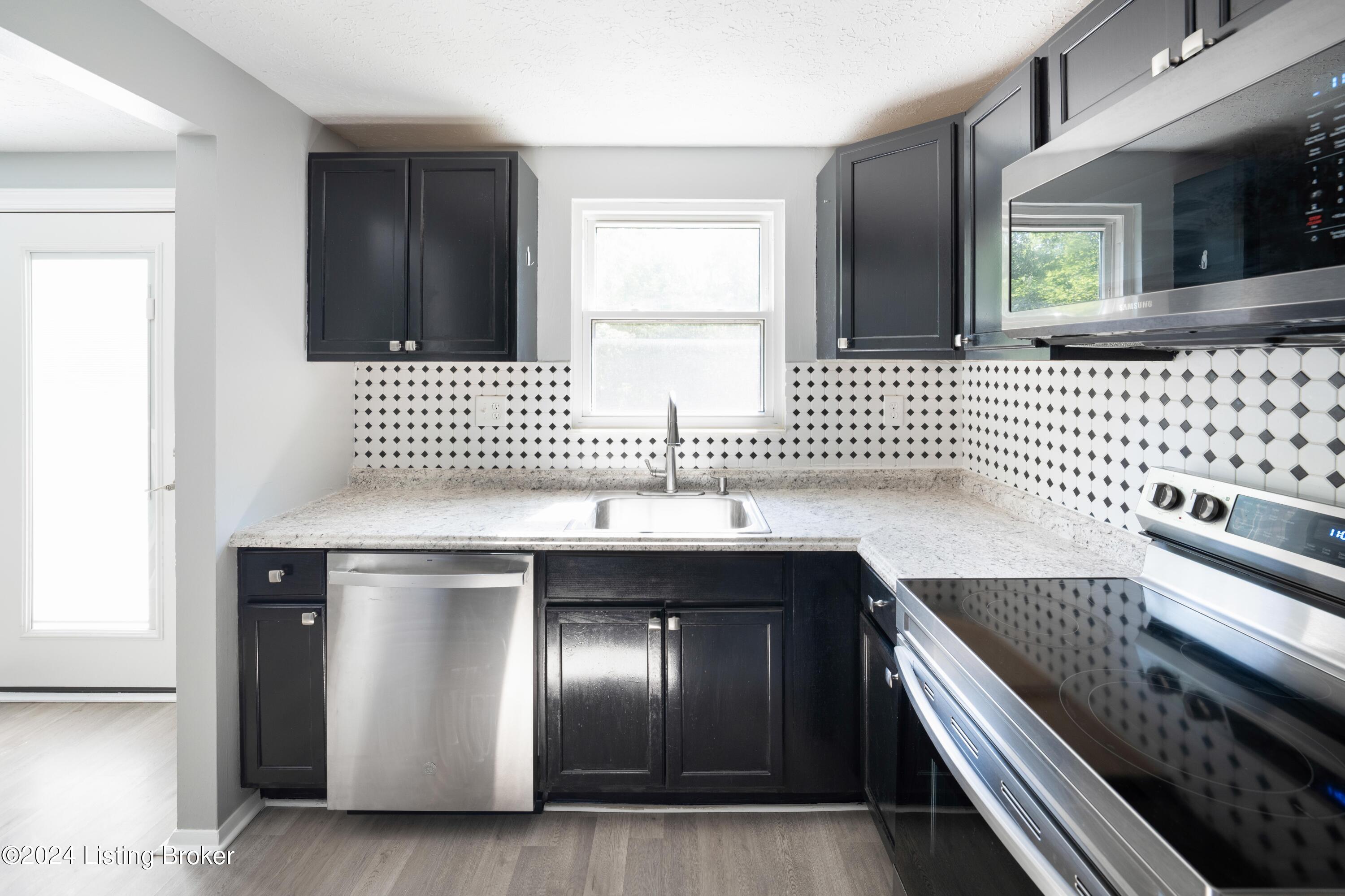 4707 Lunenburg Dr