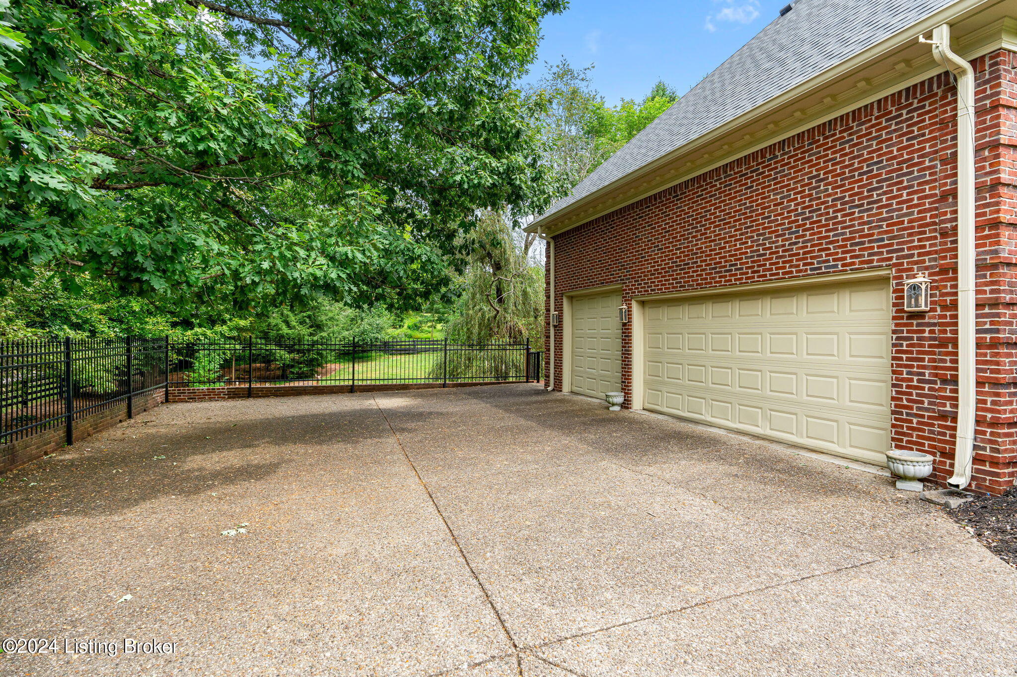 1001 Anchorage Woods Cir