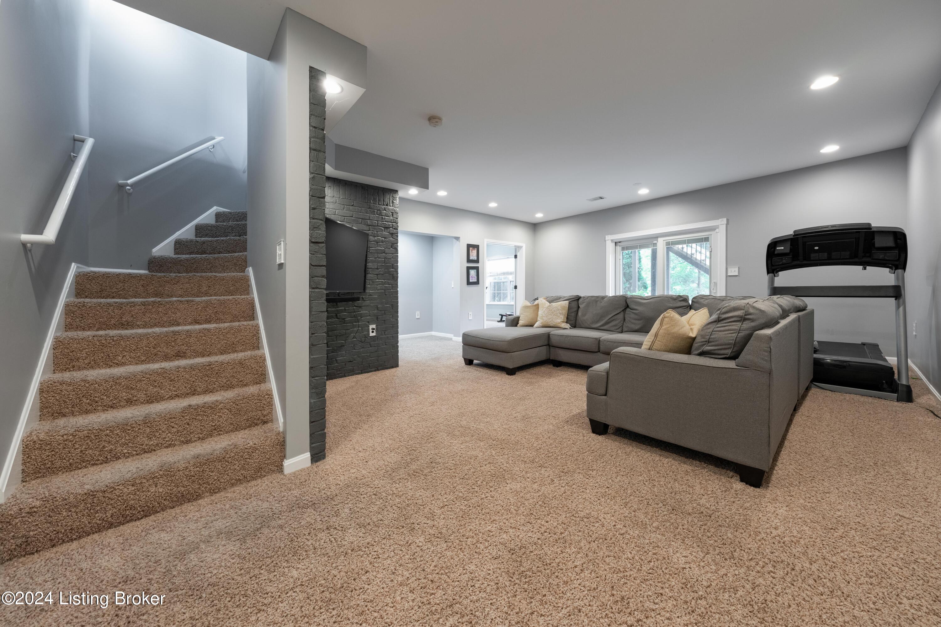 12929 Willow Forest Dr