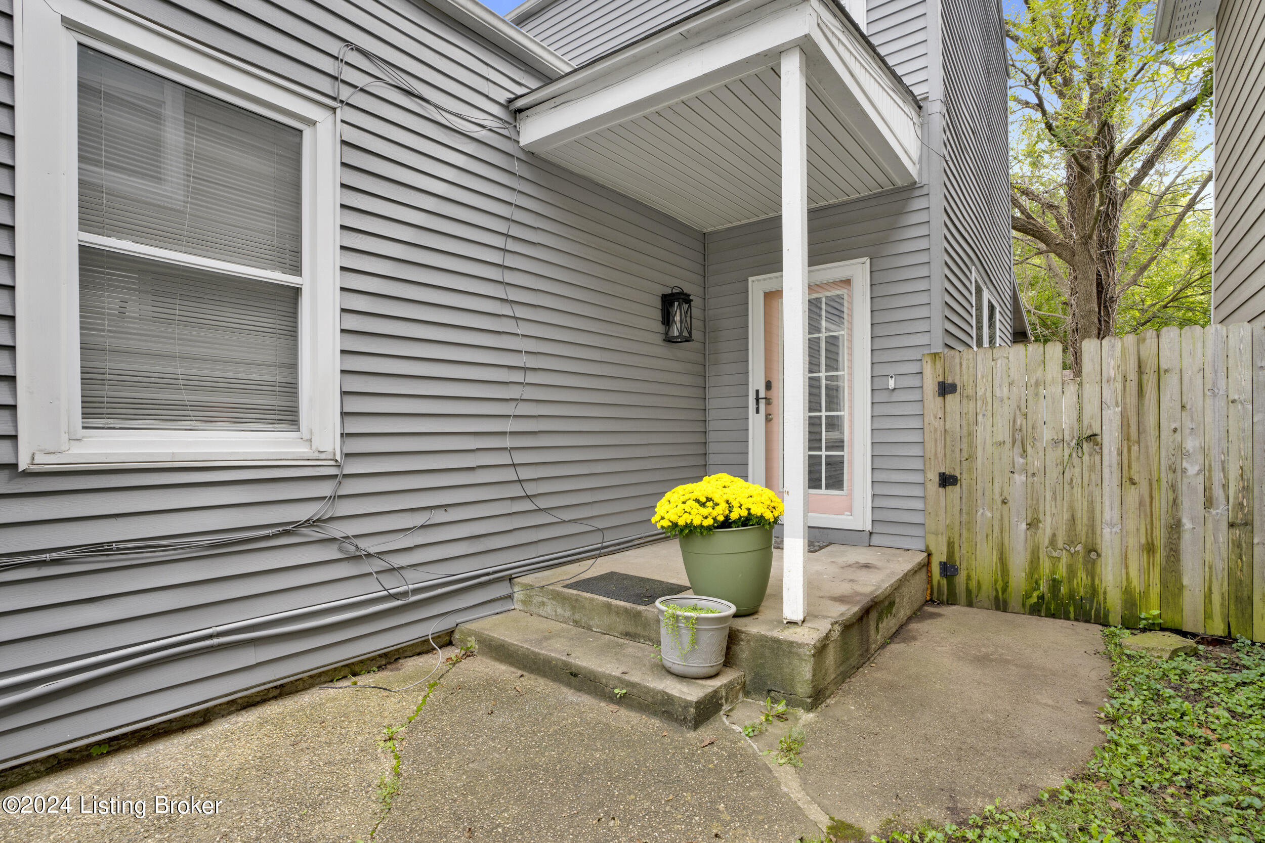 1210 Lexington Rd