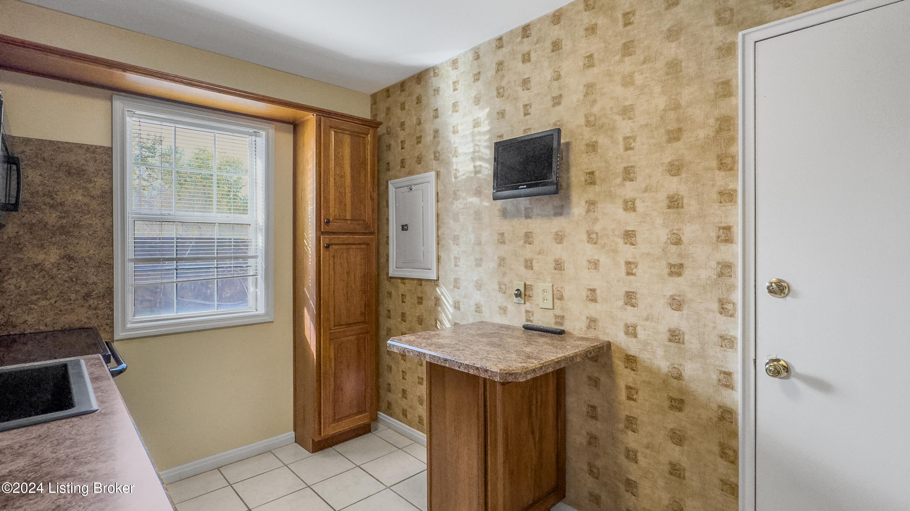 114 Crescent Ave, Apt. B