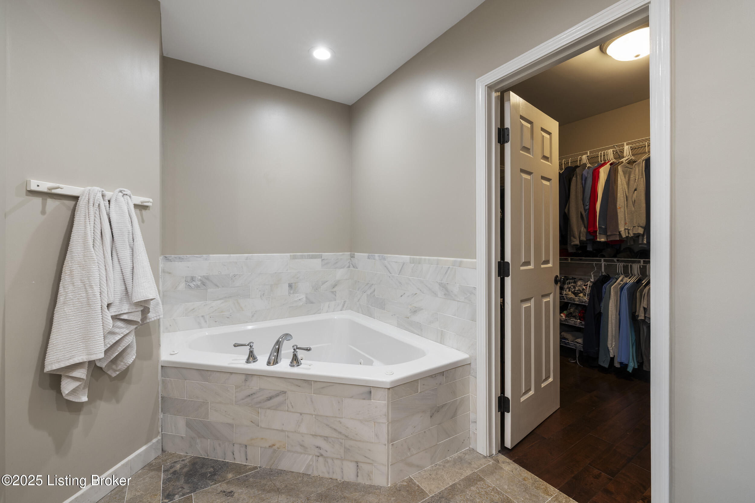 14003 Treeline Ct