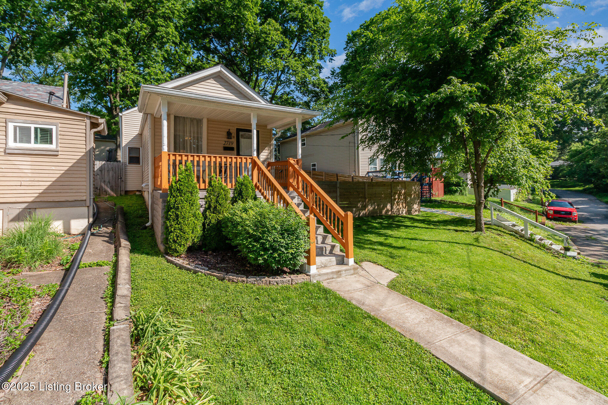 2719 Chickasaw Ave